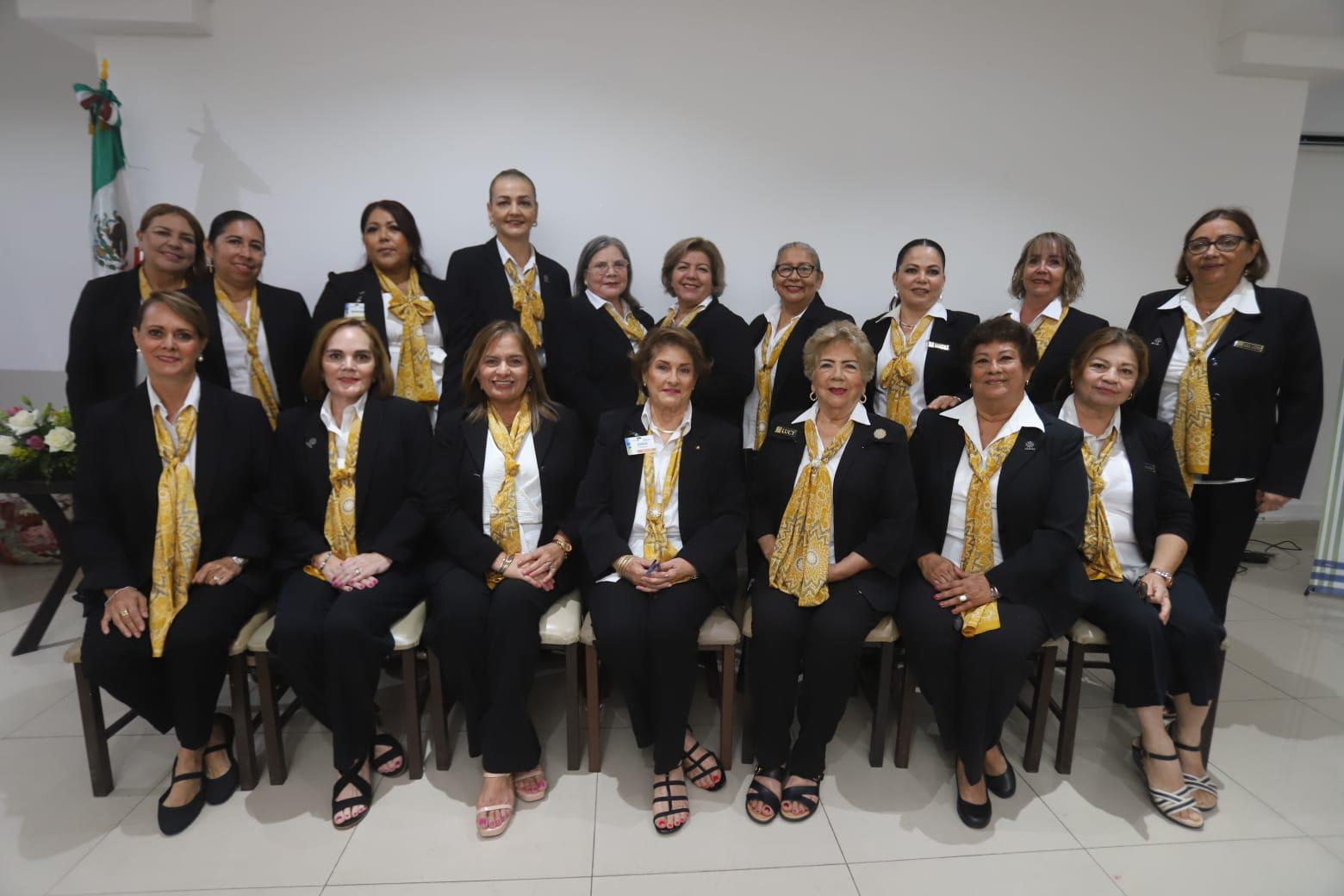 $!El nuevo Comité de ANSPAC Mazatlán que lidera Coco Urrea de Valadés, se toma la fotografía del recuerdo en el arranque del ciclo escolar 2025-2026.