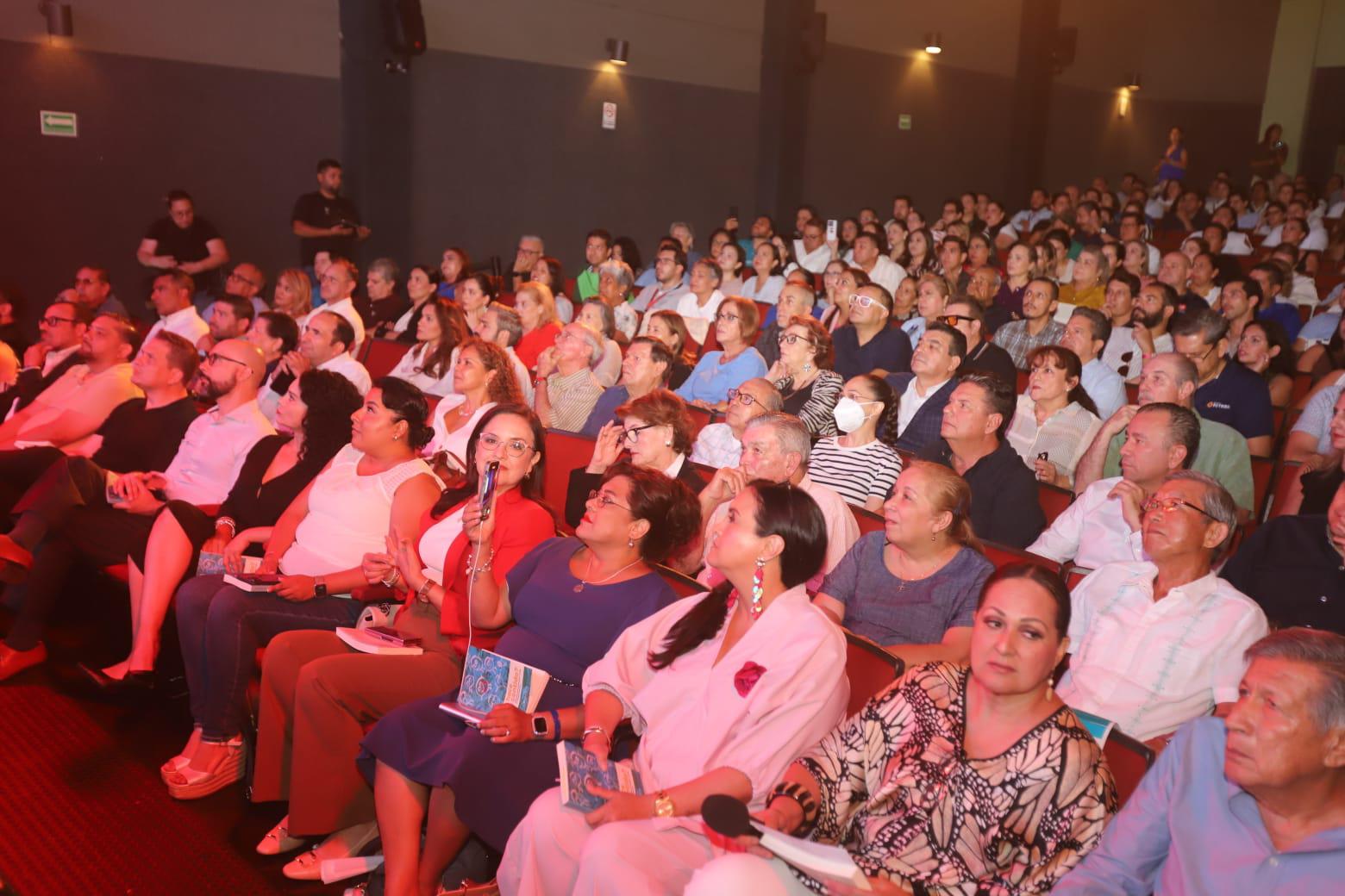 $!El Teatro El Cid lució lleno.