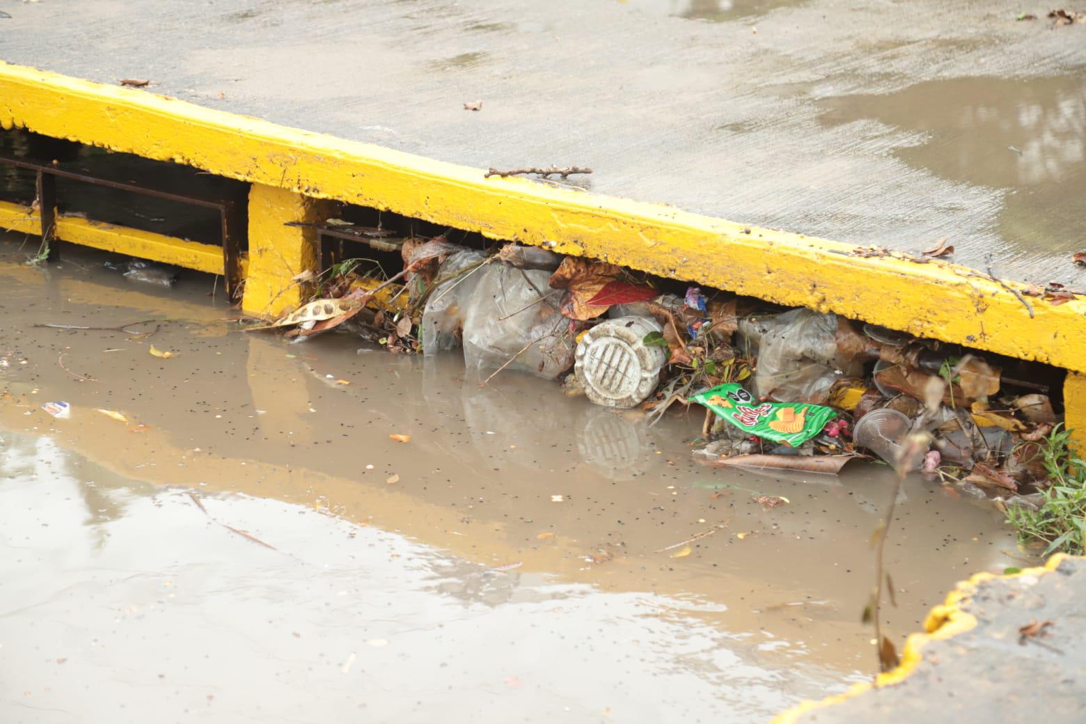 $!Implementan operativo para retirar basura en vialidades tras lluvias en Mazatlán