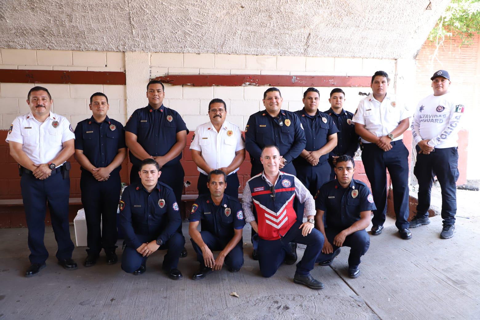 $!En Mazatlán demuelen estación de Bomberos de la Avenida Gabriel Leyva; construirán ahí mismo una nueva