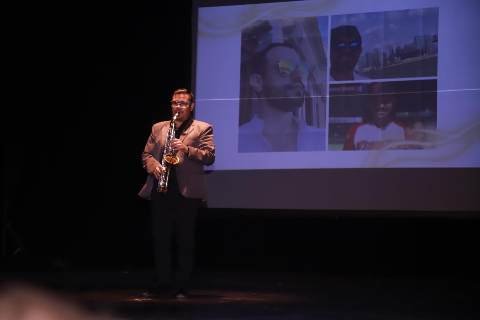 $!En la velada se proyecto un vídeo con momentos muy emotivos del homenajeado.