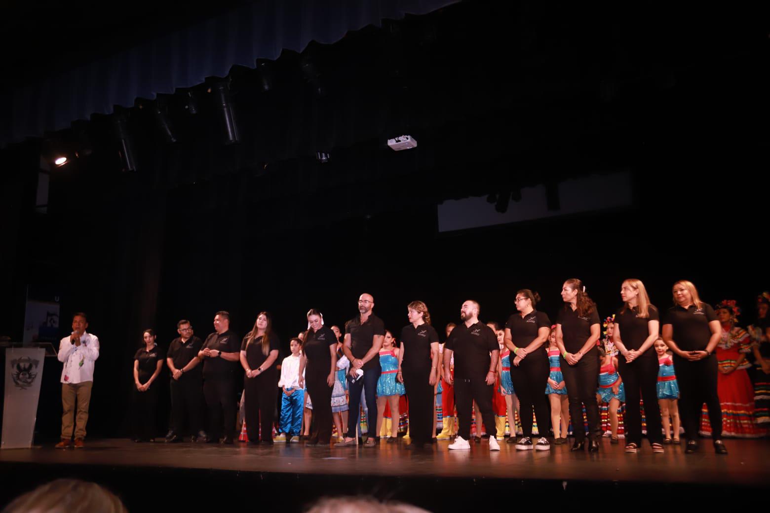 $!El Colectivo Arte Once fueron los organizadores del emotivo homenaje a Jesús Emilio.