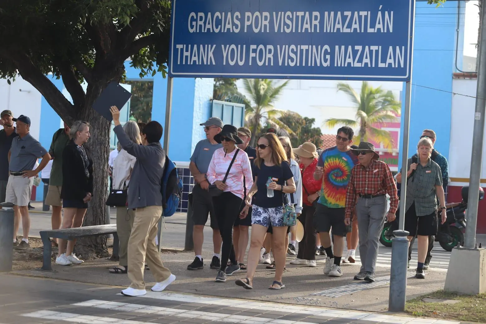 $!Llega a Mazatlán el Norwegian Jade con 3 mil visitantes