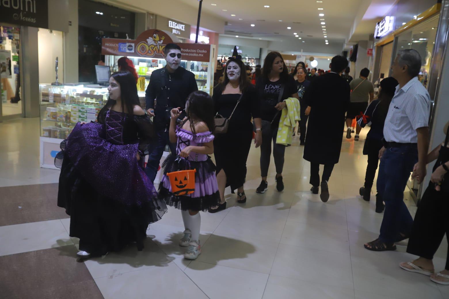 $!Monstruos y fantasmas disfrutan de un divertido Halloween en Mazatlán