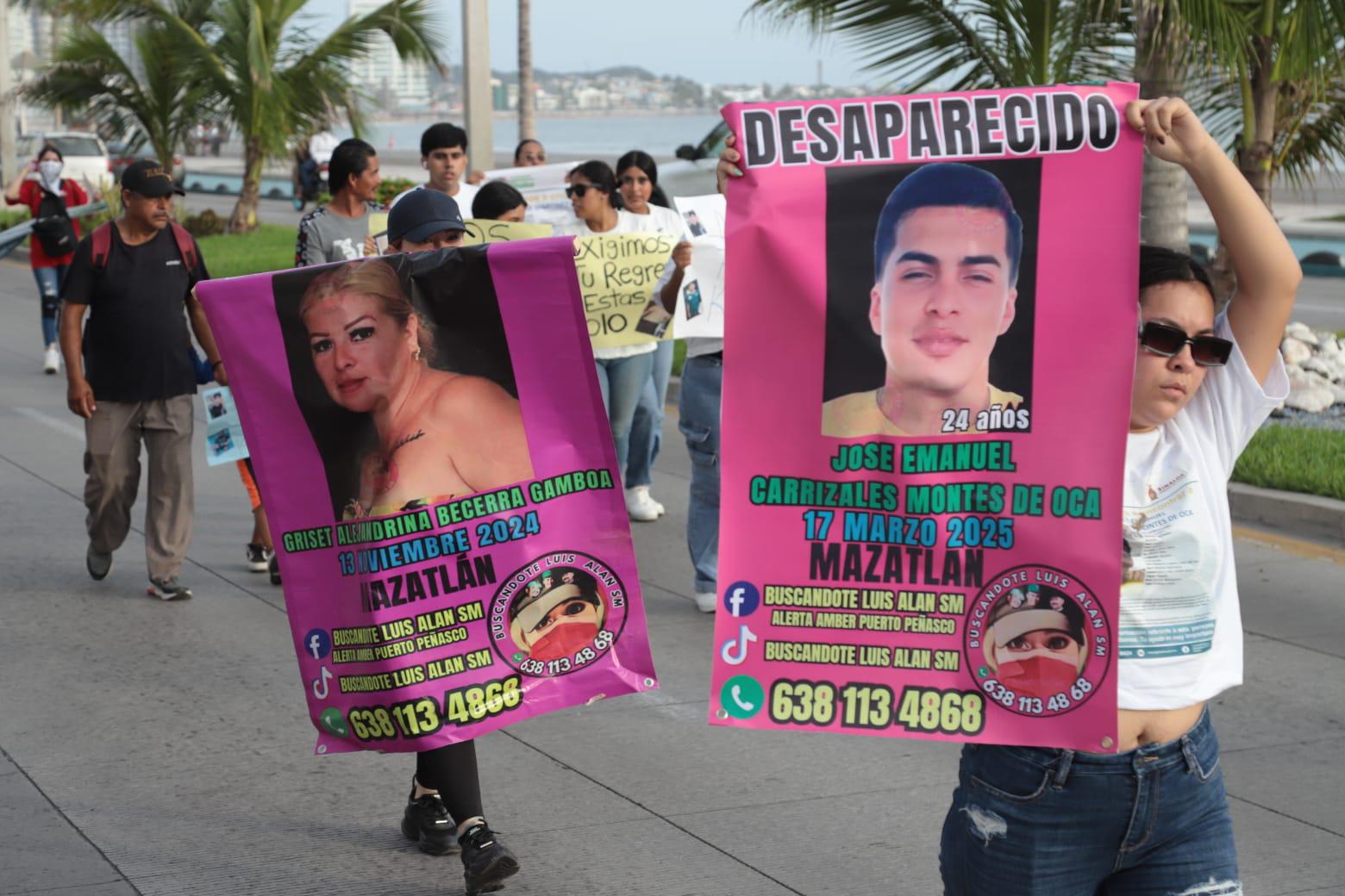 $!Familias de desaparecidos convierten el malecón de Mazatlán en espacio de protesta y memoria