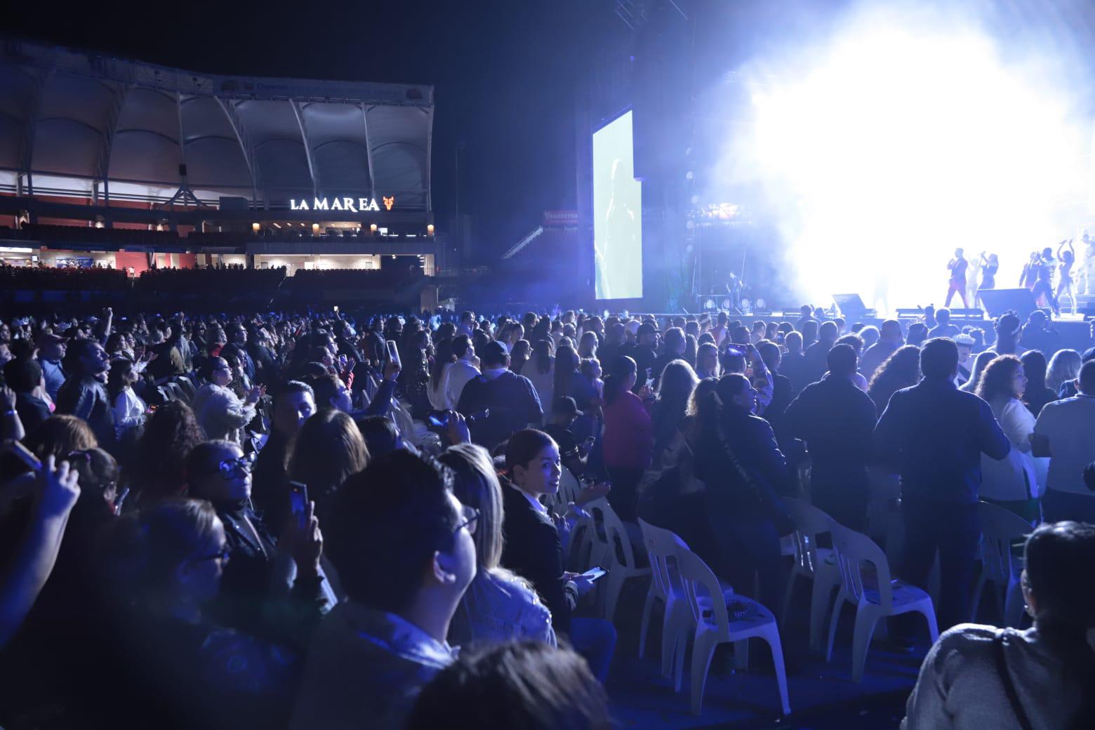 $!El 90’s Pop Tour enciende el Carnaval de Mazatlán 2025 en la coronación de Brayan I