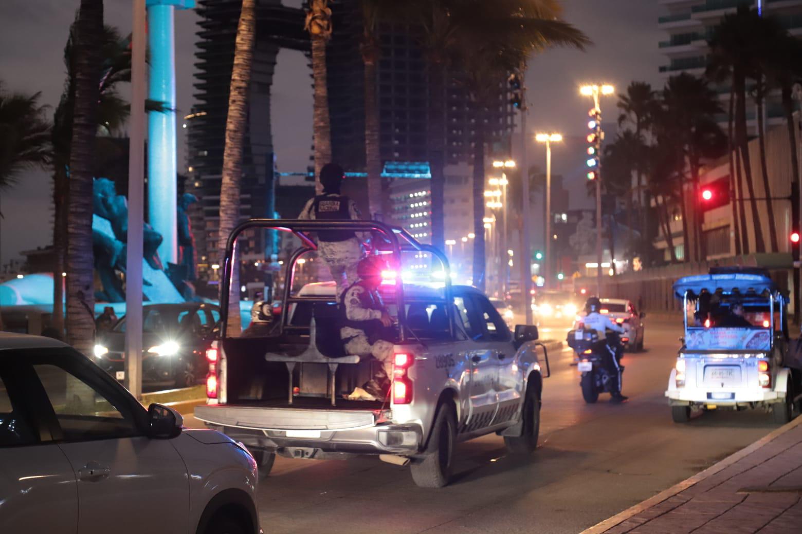 $!Reportes de explosivos en dos diferentes puntos del Malecón de Mazatlán resultan falsos