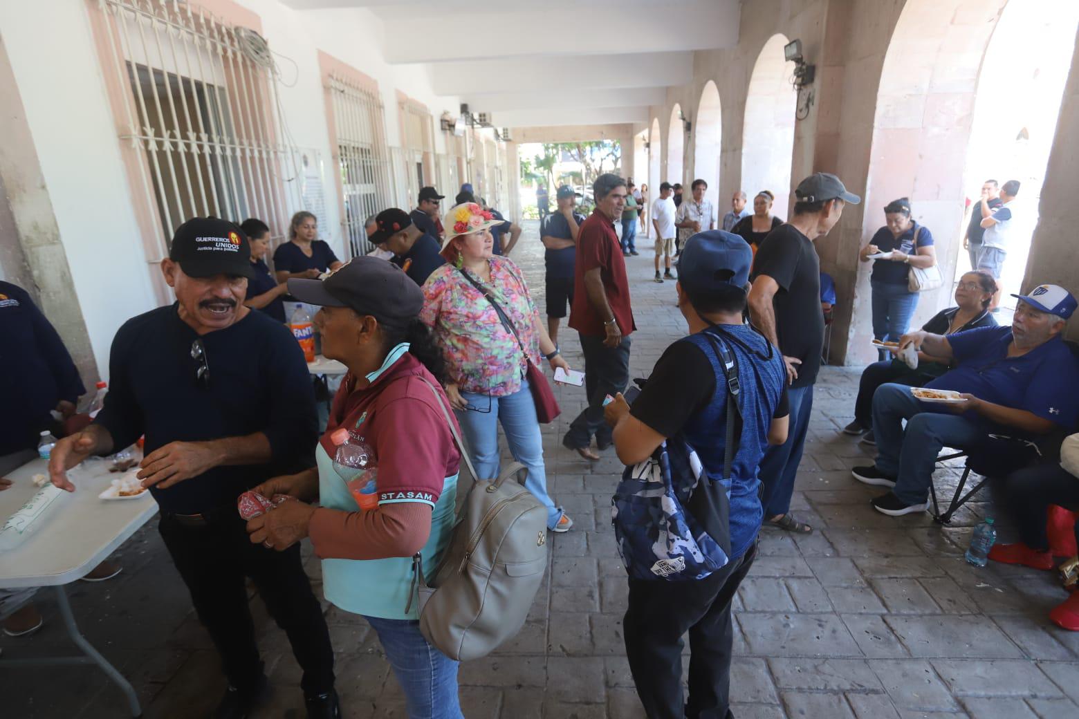 $!Levantan plantón Guerreros Azules tras promesa del Estado de atenderlos