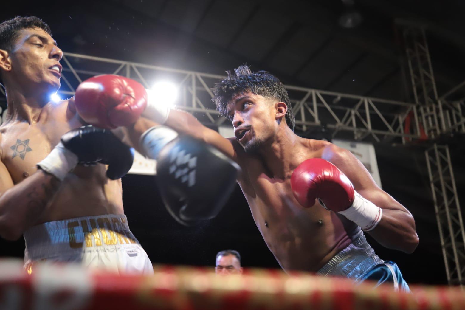 $!Mazatlecos defienden el terreno y salen victoriosos en la función Fuego en el Ring