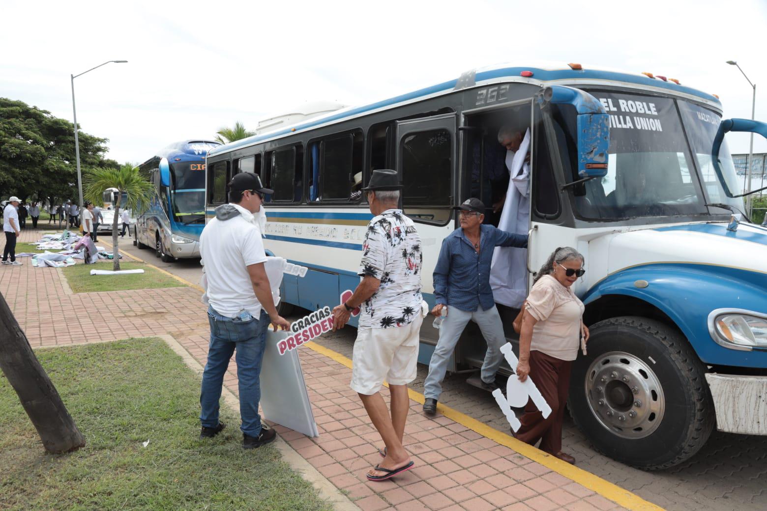 $!Usuarios enfrentan largas esperas por falta de camiones urbanos en Mazatlán