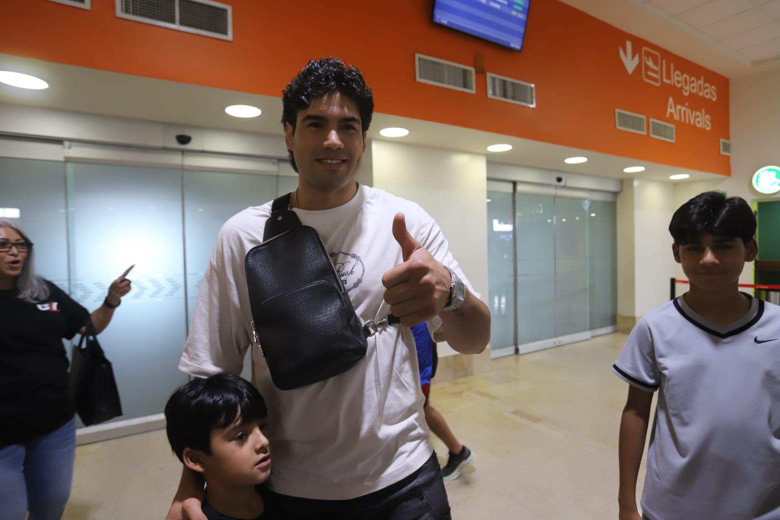 $!Con música de banda y muestras de cariño reciben al ‘Zurdo’ Ramírez en Mazatlán