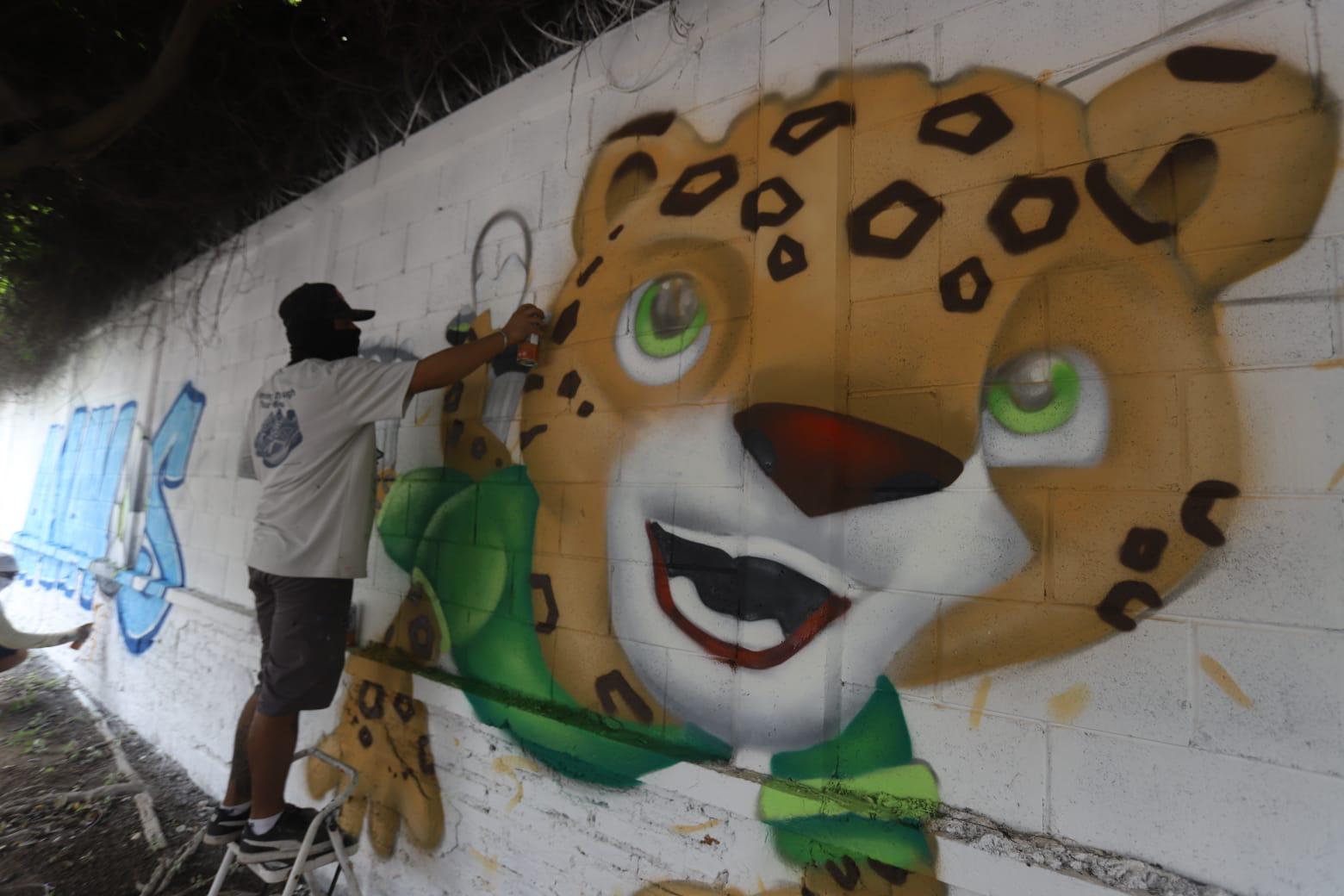 $!Rehabilitan espacios y pintan murales mundialistas en Centro de Usos Múltiples de la Colonia Salvador Allende