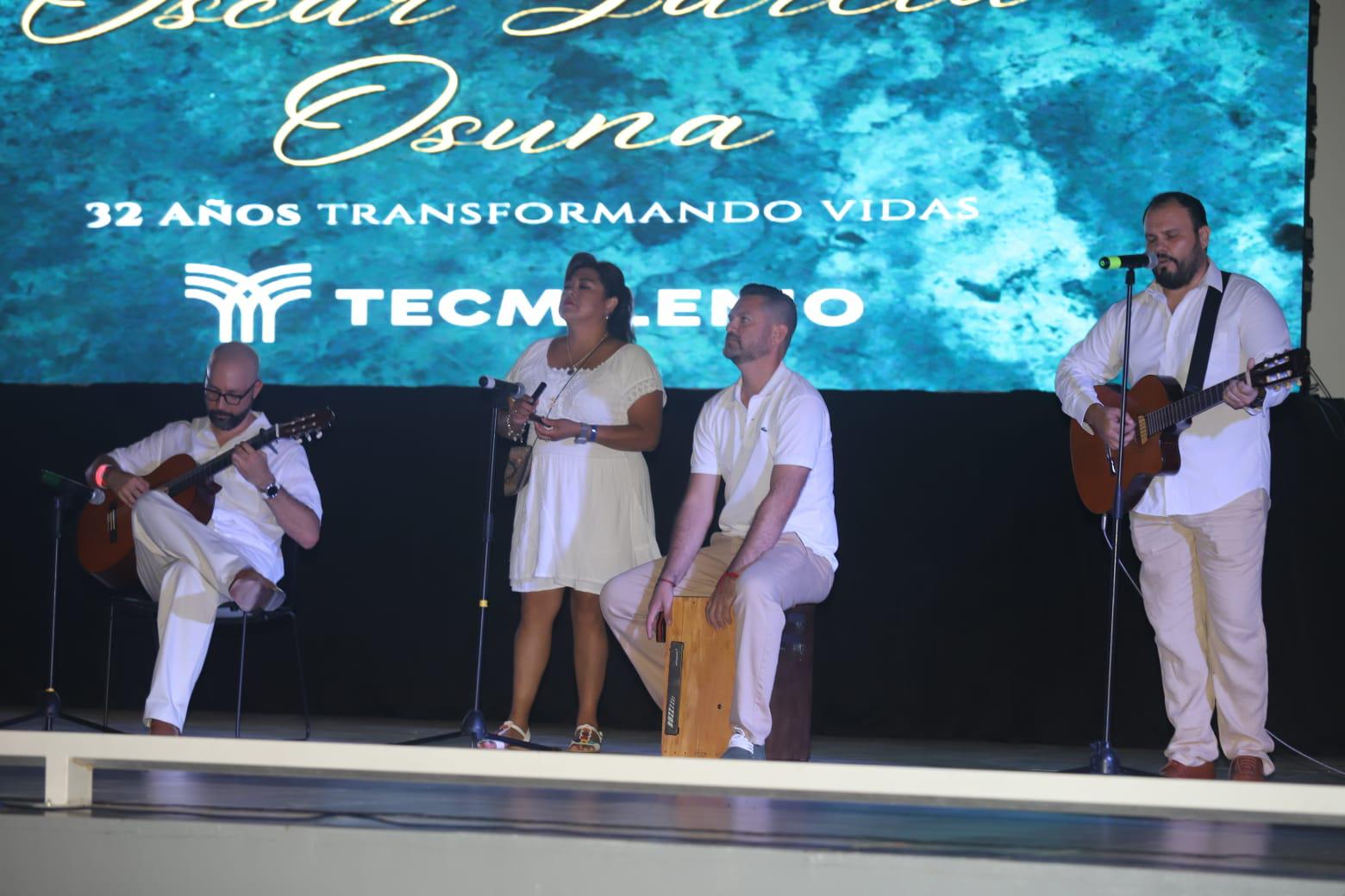 $!Un grupo de exalumnos entonó el tema “Coincidir”.