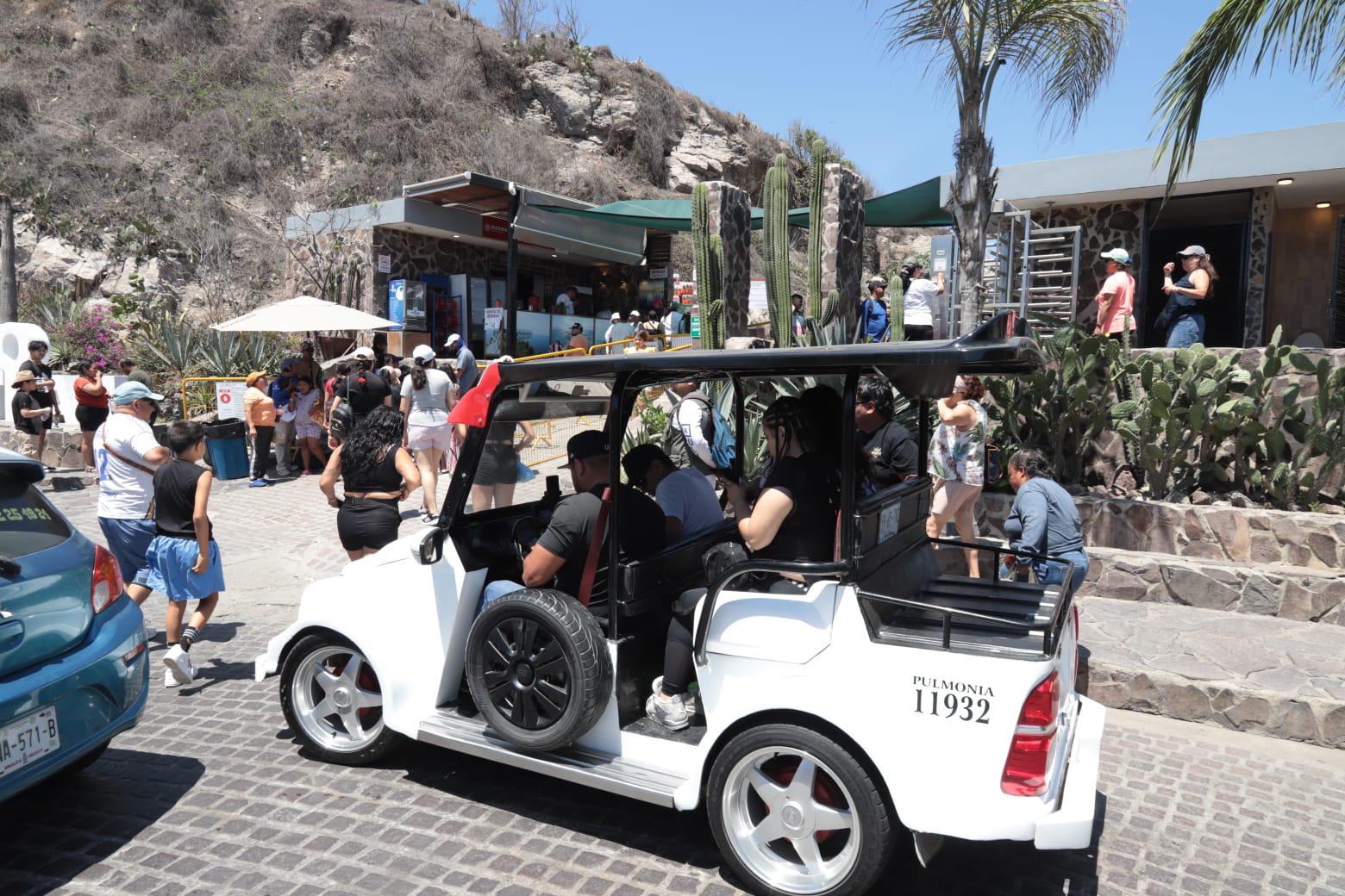 $!Domingo tranquilo en el Faro de Mazatlán y el Paseo del Centenario tras el bullicio de Semana Santa