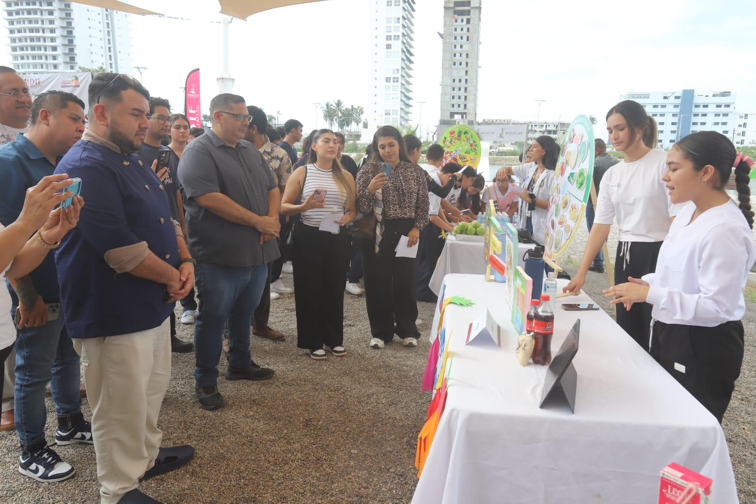 $!Realizan Muestra Gastronómica en el Parque Central como parte del Día Mundial de la Diabetes