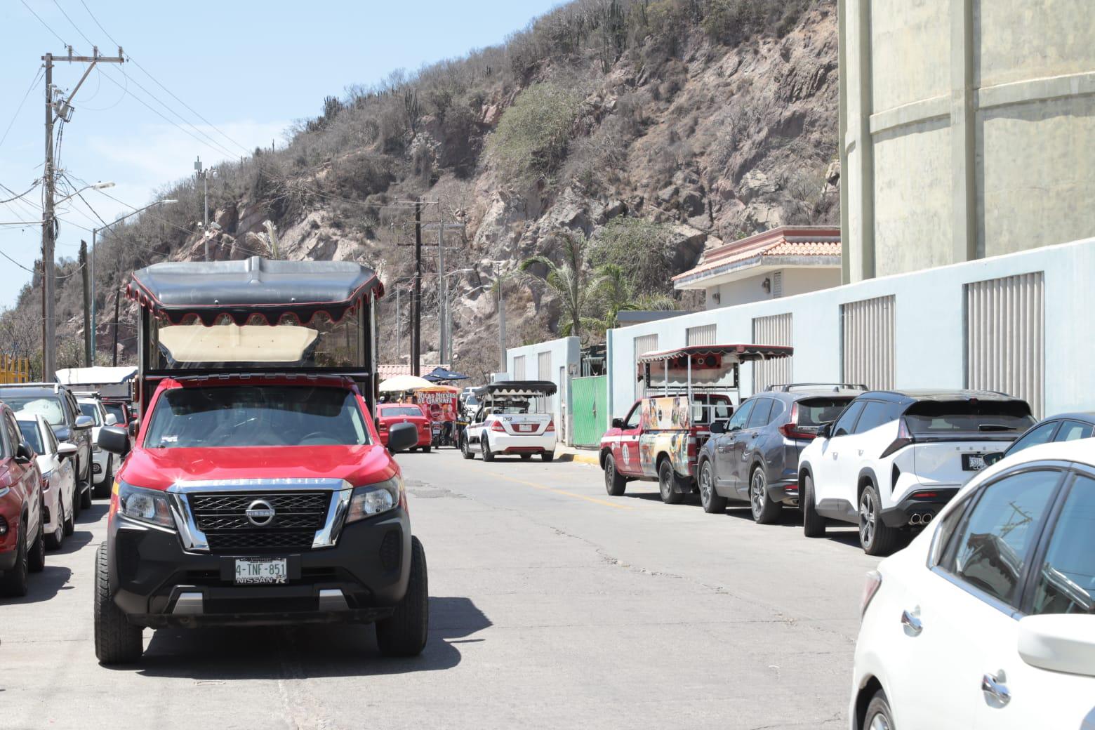 $!Domingo tranquilo en el Faro de Mazatlán y el Paseo del Centenario tras el bullicio de Semana Santa