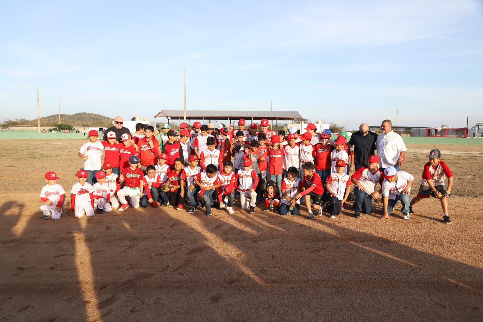 $!Liga Mazatlán reconoce a sus egresados ‘Canelo’ Canizales, Édgar Quintero y ‘Tyson’ Meza