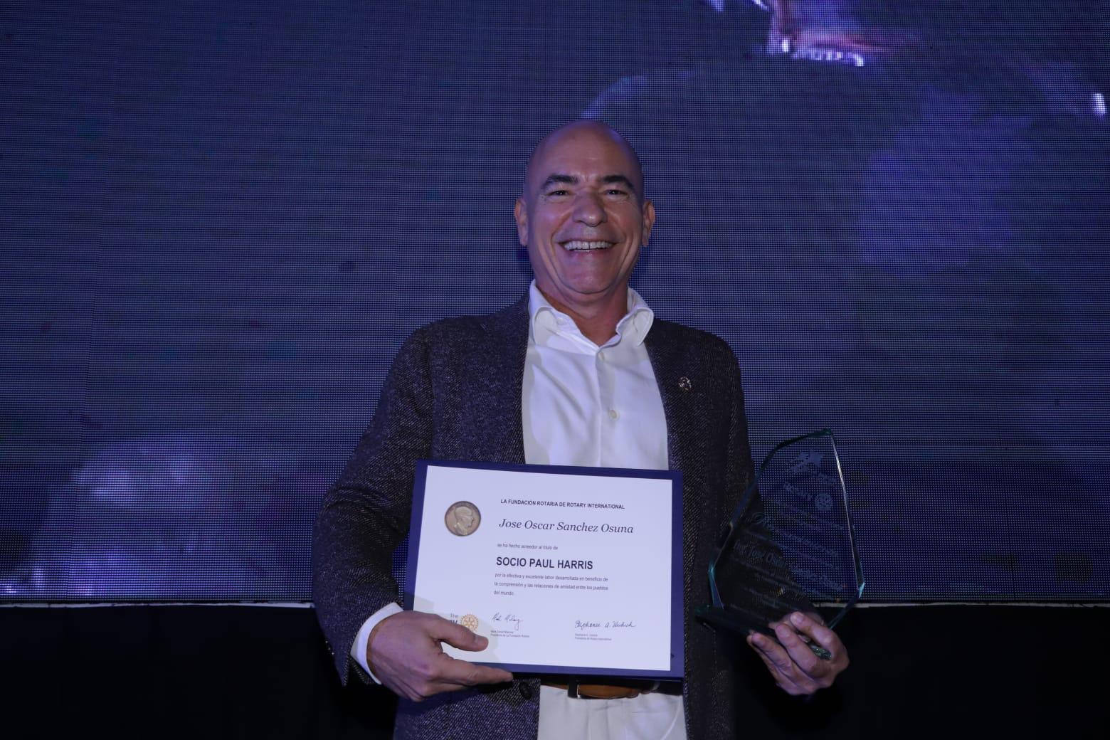 $!Entregan a empresario José Óscar Sánchez el galardón de Ciudadano Ejemplar