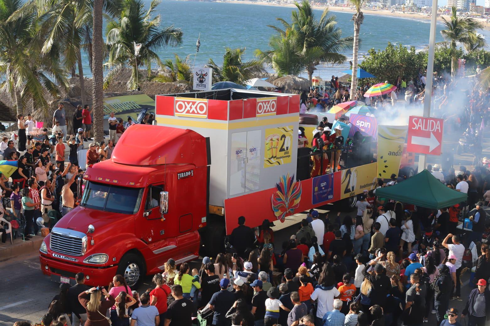 $!Noroeste y otros patrocinadores cumplen con su cometido de ambientar la fiesta carnavalera