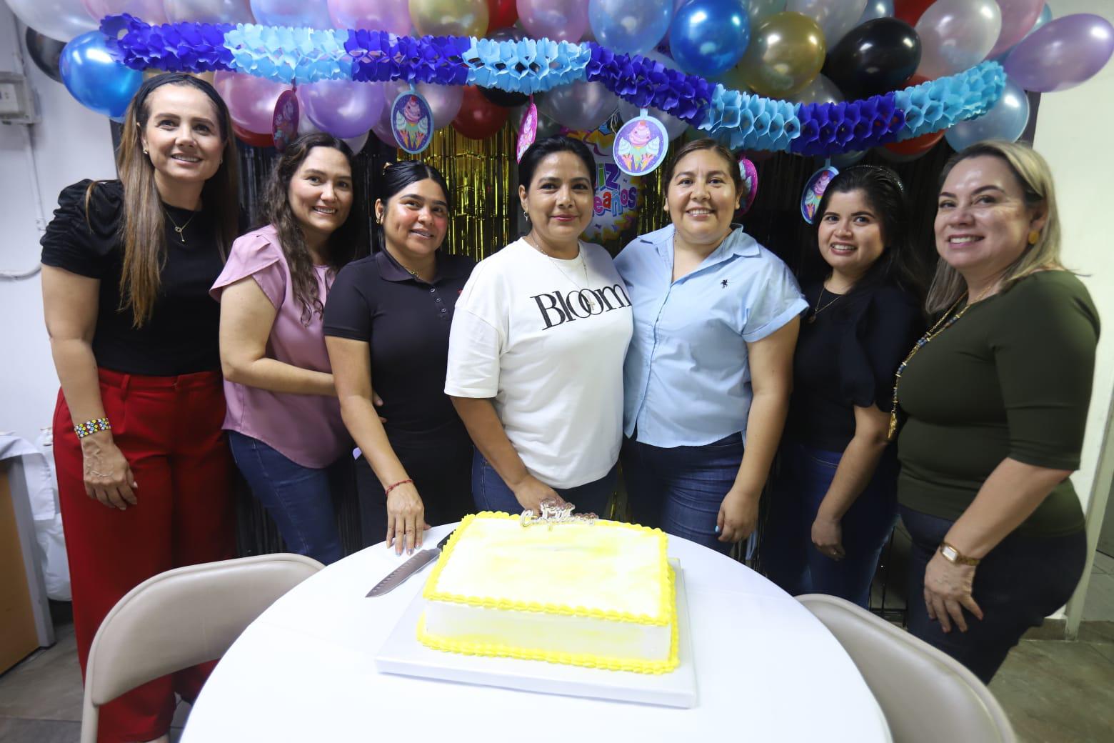 $!Adriana Marrujo, Lupita Páez, Araceli Solano, Olga Solís, Amanda Aragón, Xóchitl Aguilar y Elva Aguirre.