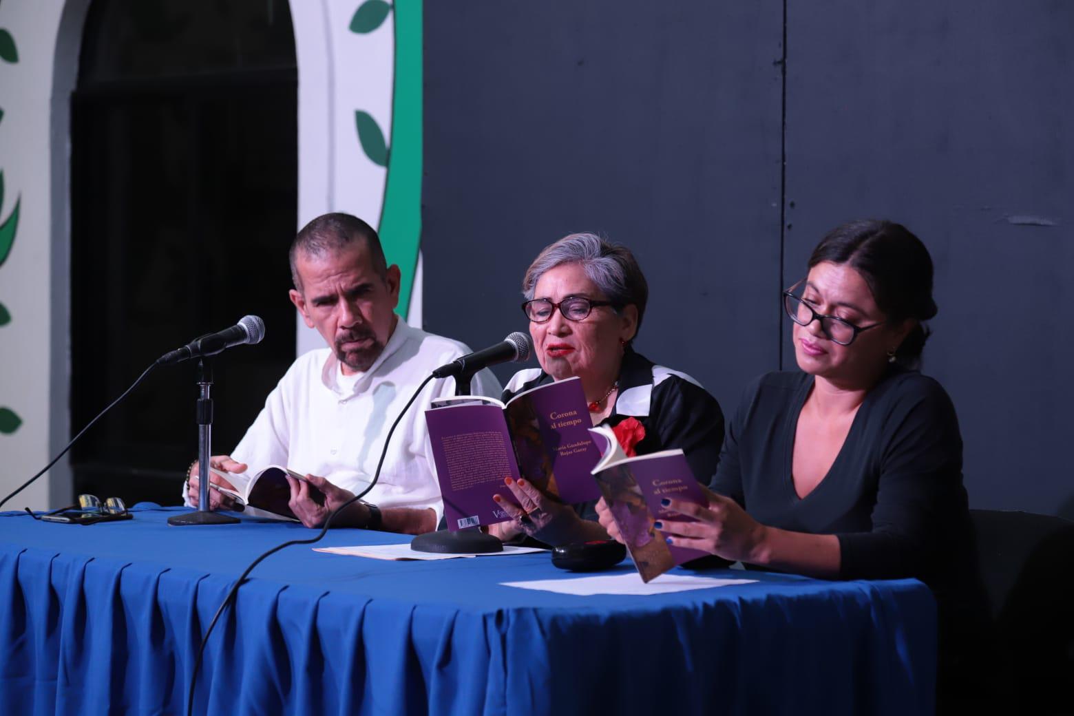$!Jesús Ramón Ibarra comentó que el libro asume un erotismo velado, un libro valiente, y hasta cierto punto subversivo.