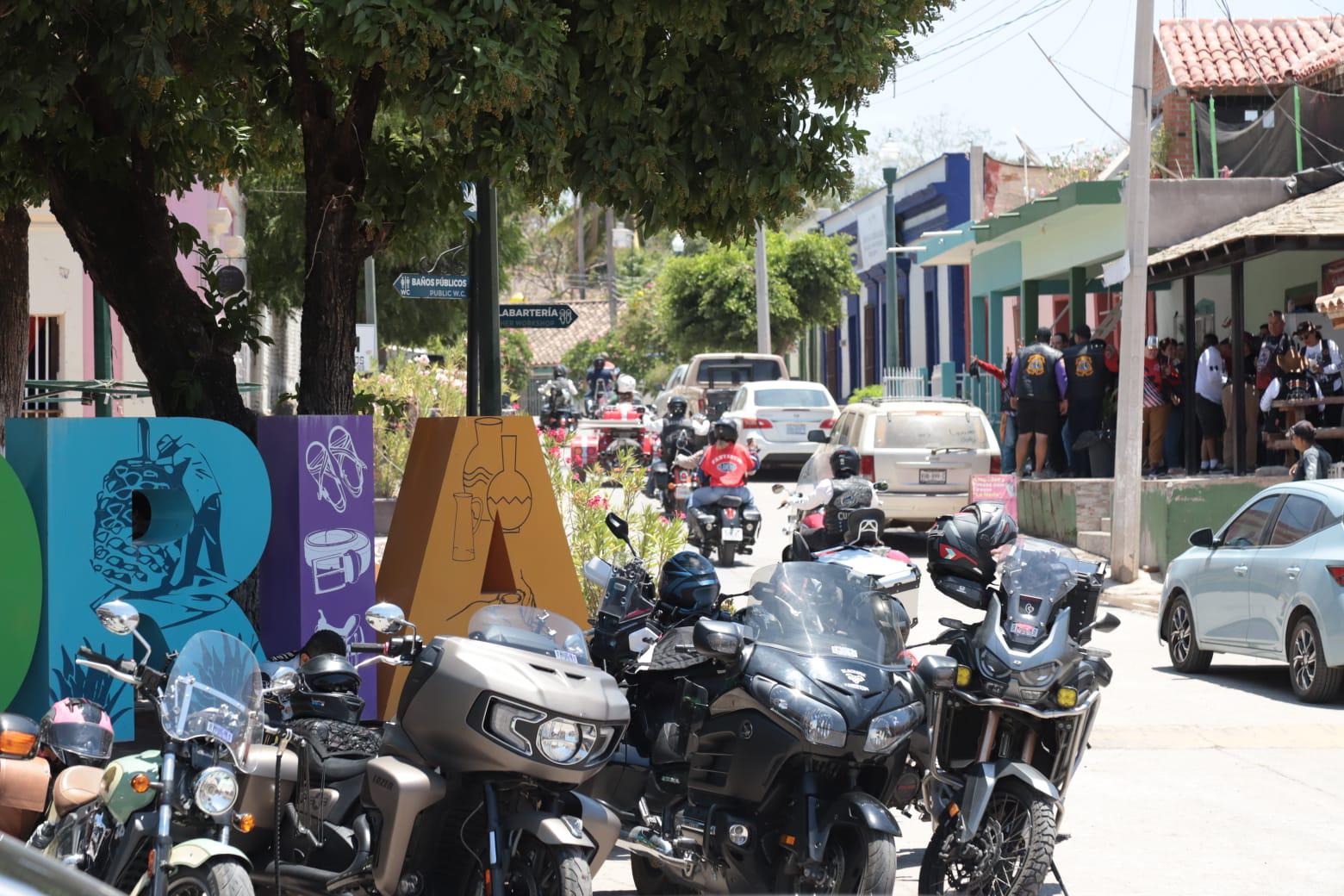 $!Disfrutan decenas de bikers de la tradicional rodada regional a La Noria