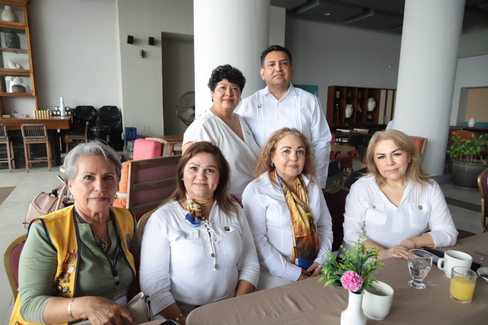 $!María de los Ángeles Zavala, Diego Apodaca, María Adela López, Adry Lastra, Marlén Valdez y Blanca Equino.