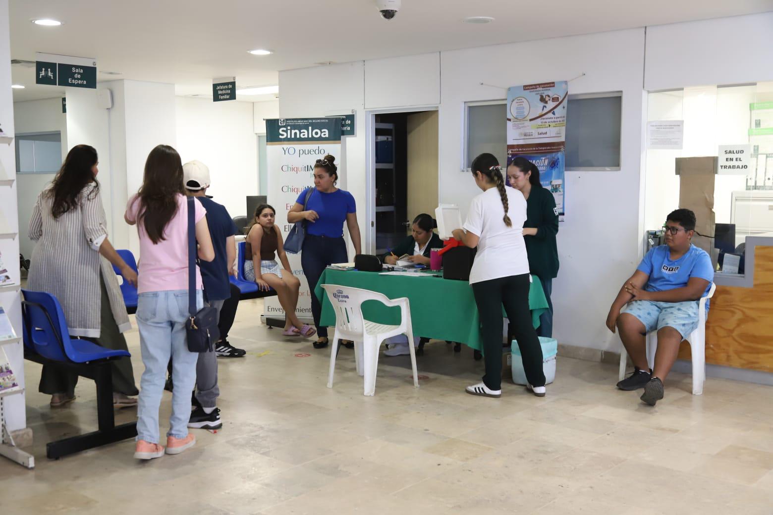 $!Registra afluencia moderada jornada contra el sarampión en clínica de Prados del Sol