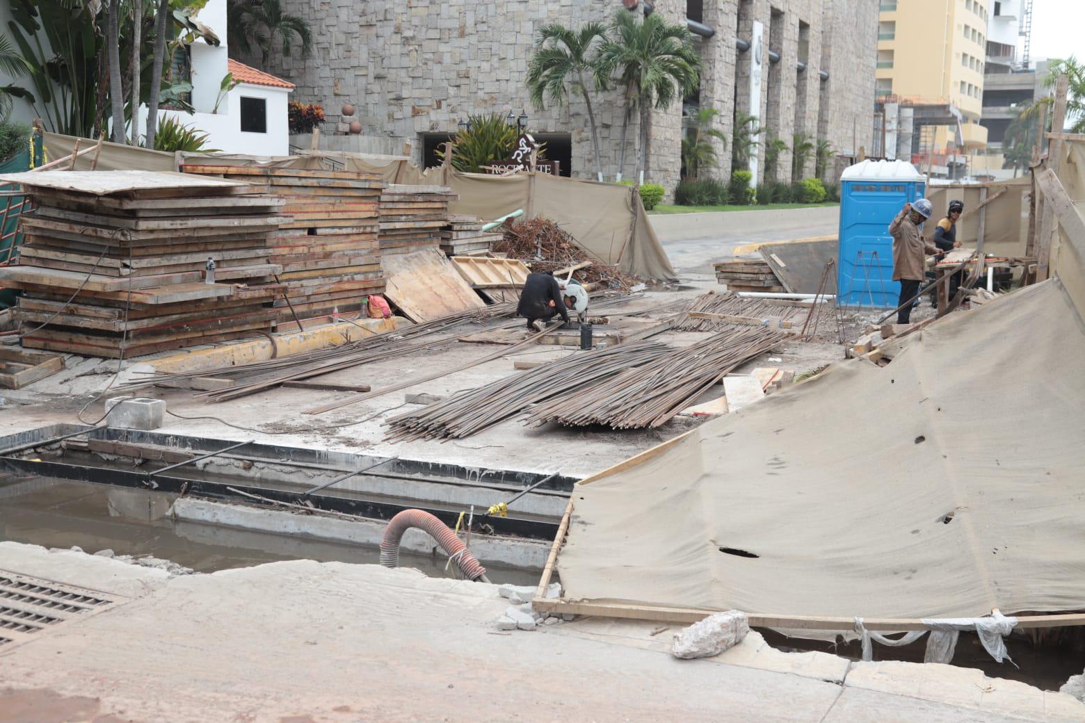 $!Colocan primera bomba de cárcamo pluvial frente a la Conapesca: Alcaldesa de Mazatlán