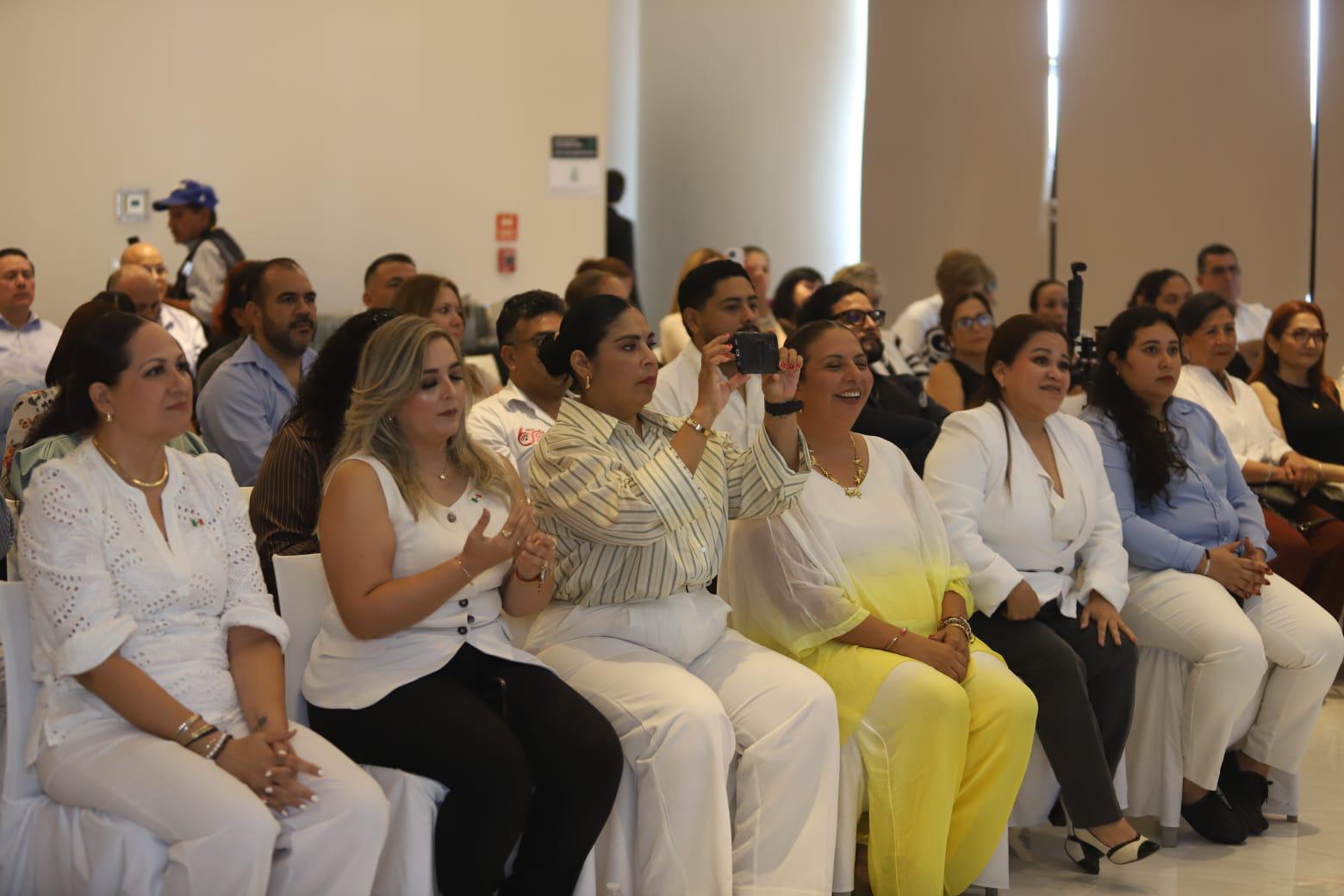 $!Apuestan a la anfitrionía para que regrese turismo y recomienden a Mazatlán