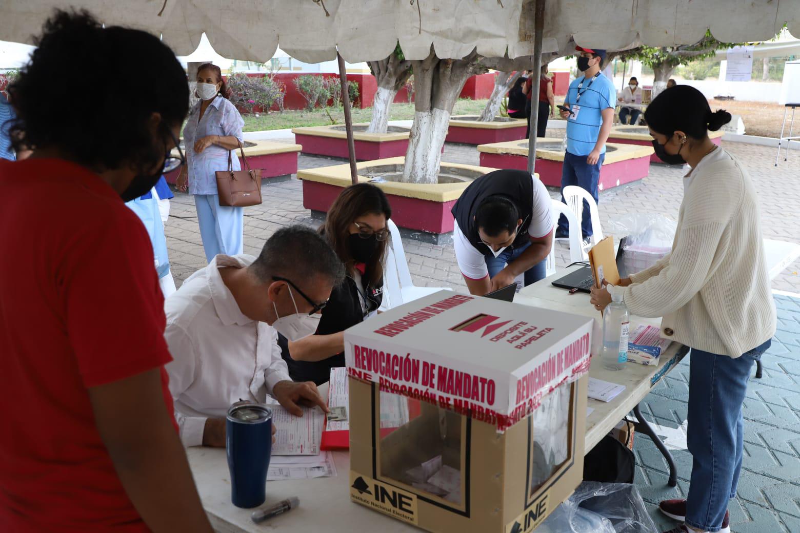 $!En Mazatlán inicia la consulta de Revocación de Mandato; casilla especial, en la Conapesca