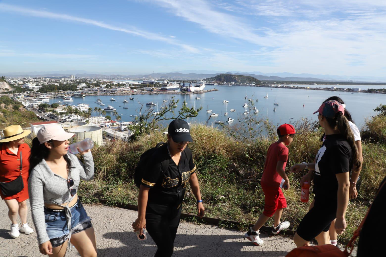 $!Faro de Mazatlán presenta gran afluencia de cara al inicio de 2024