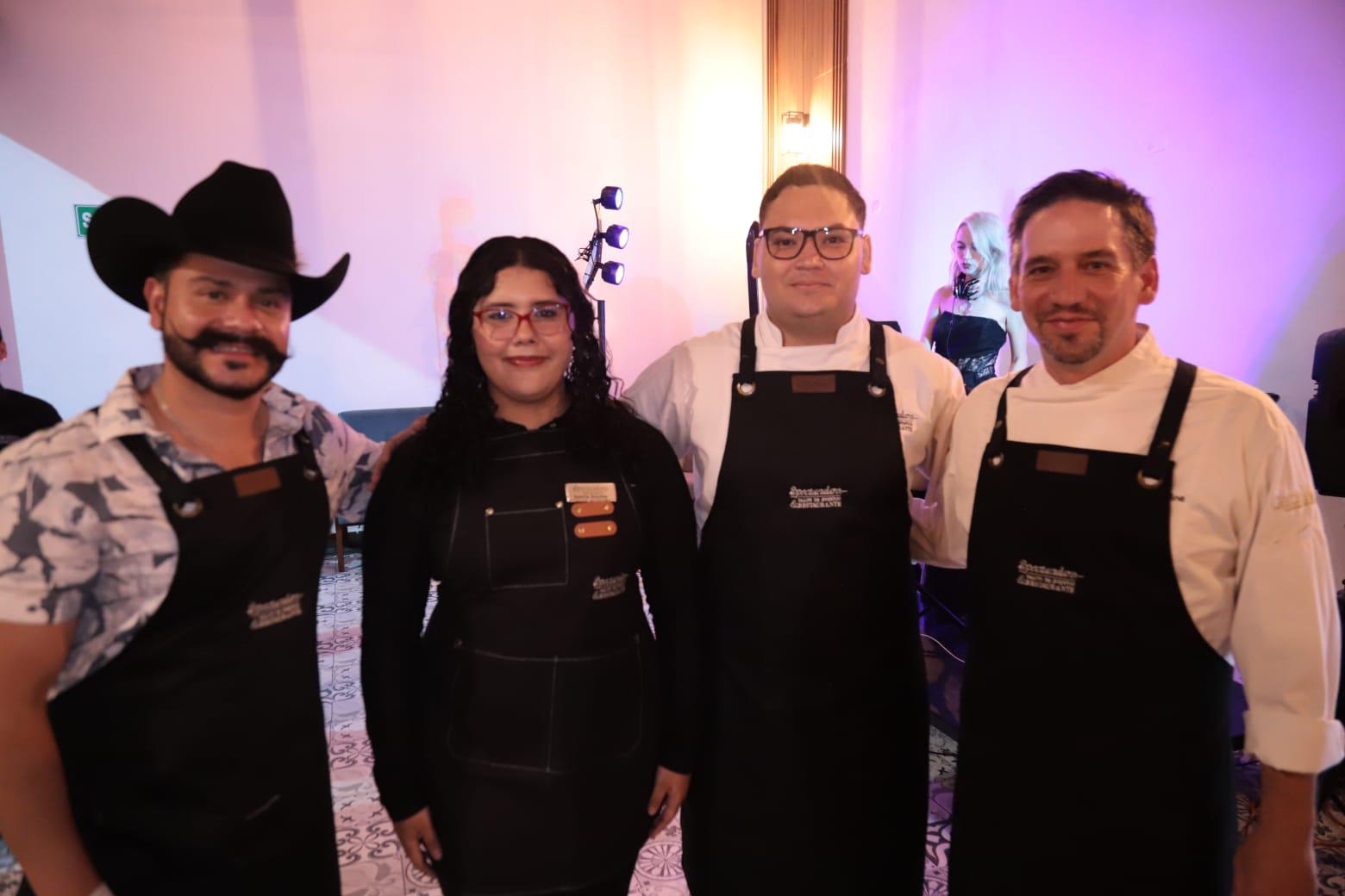 $!Valeria López entre los chefs Tony Cabrera, Daniel Lerma y Sean Considine.