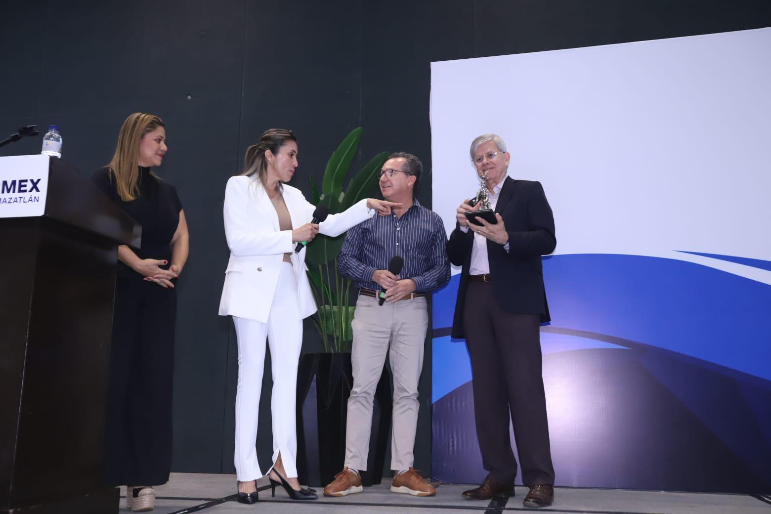 $!Un empresario con principios y valores está destinado al éxito: director general de Cemex