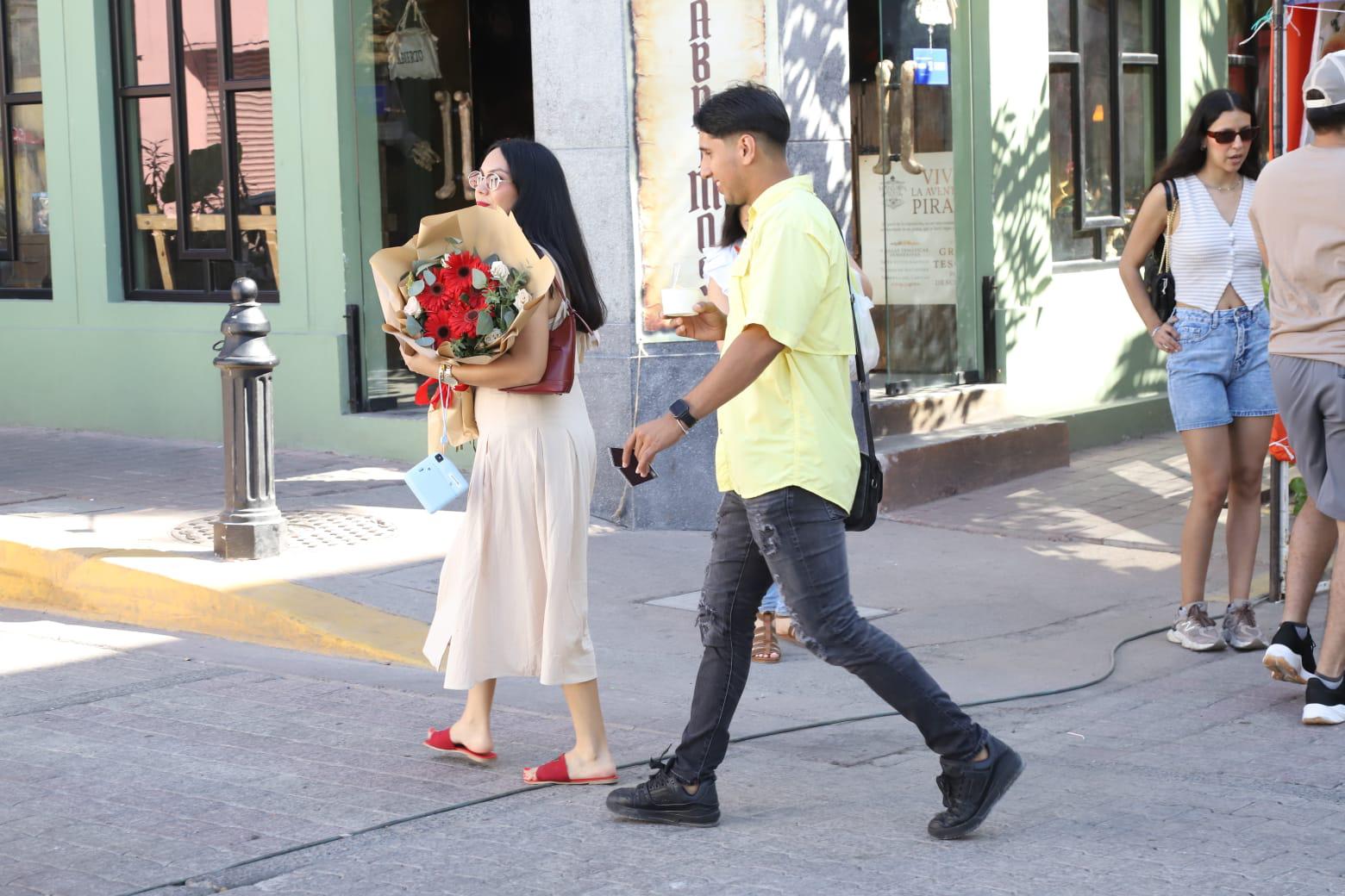 $!Ventas repuntan por San Valentín en Mazatlán, pero por debajo de lo esperado afectadas