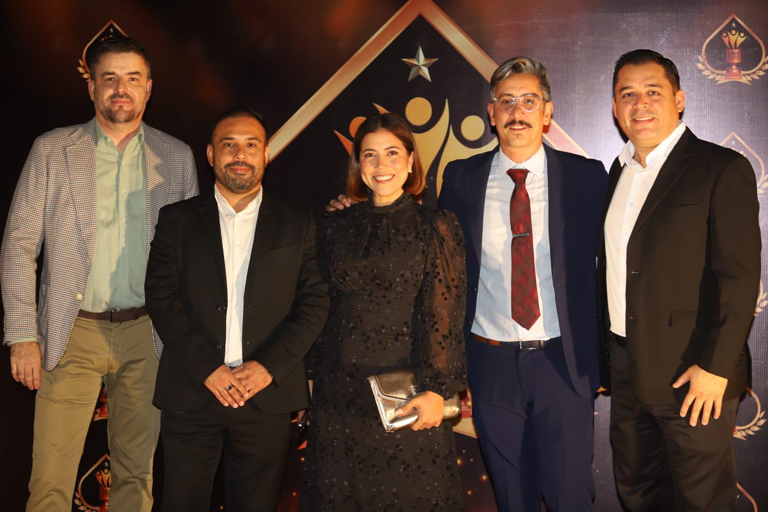 $!Johans Buratovich, Enrique Gómez, Alejandra Cebreros, Gabriel Paradela y Pedro Samano.