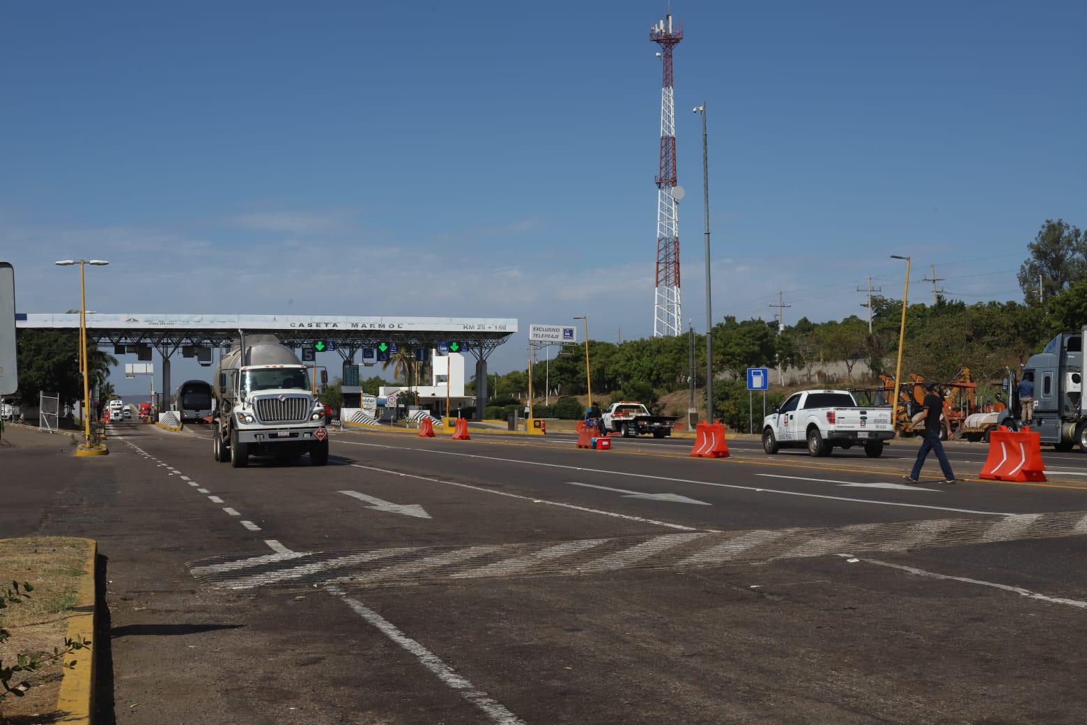$!Está en mal estado y difícil de transitar la autopista Mazatlán-Culiacán: conductores