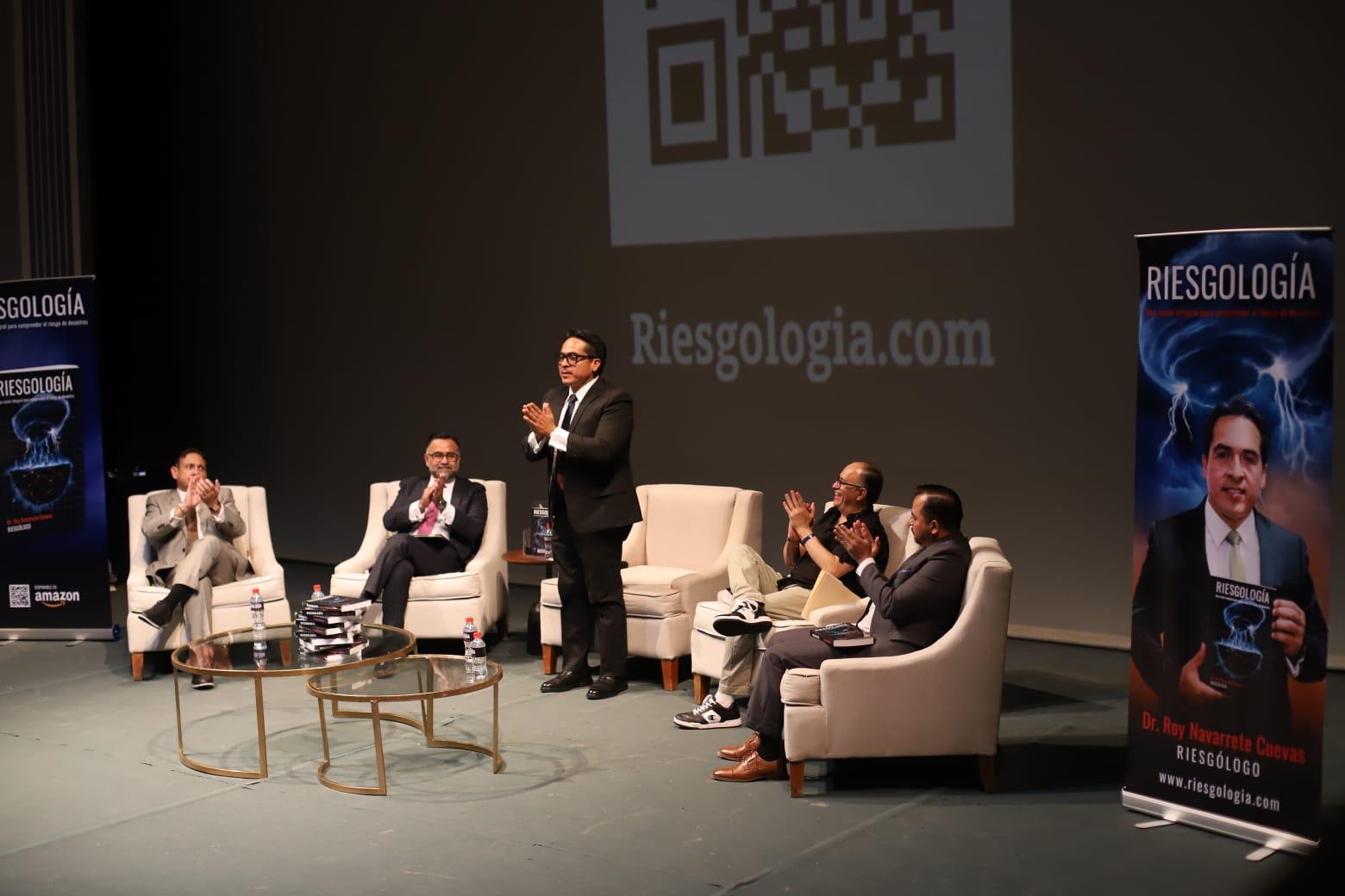 $!Presenta Roy Navarrete libro ‘Riesgología’ en Mazatlán, obra que busca transformar la comprensión del riesgo de desastres