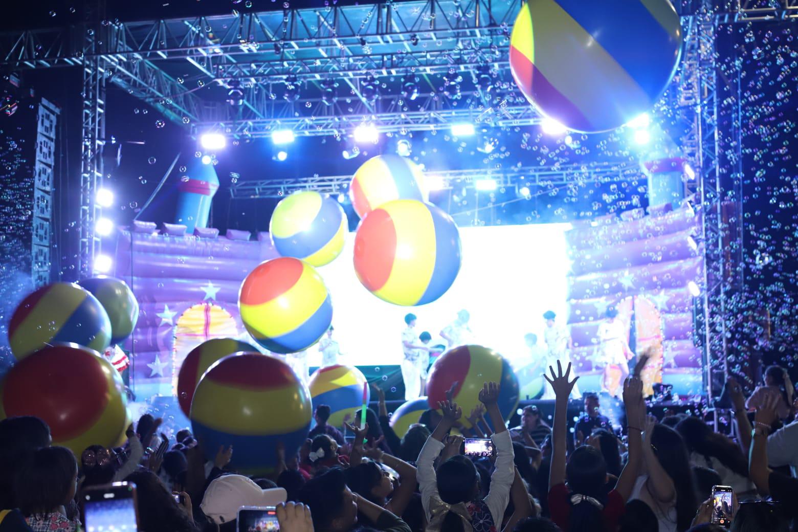 $!Deleita Tatiana a niños y adultos con su concierto navideño en Mazatlán