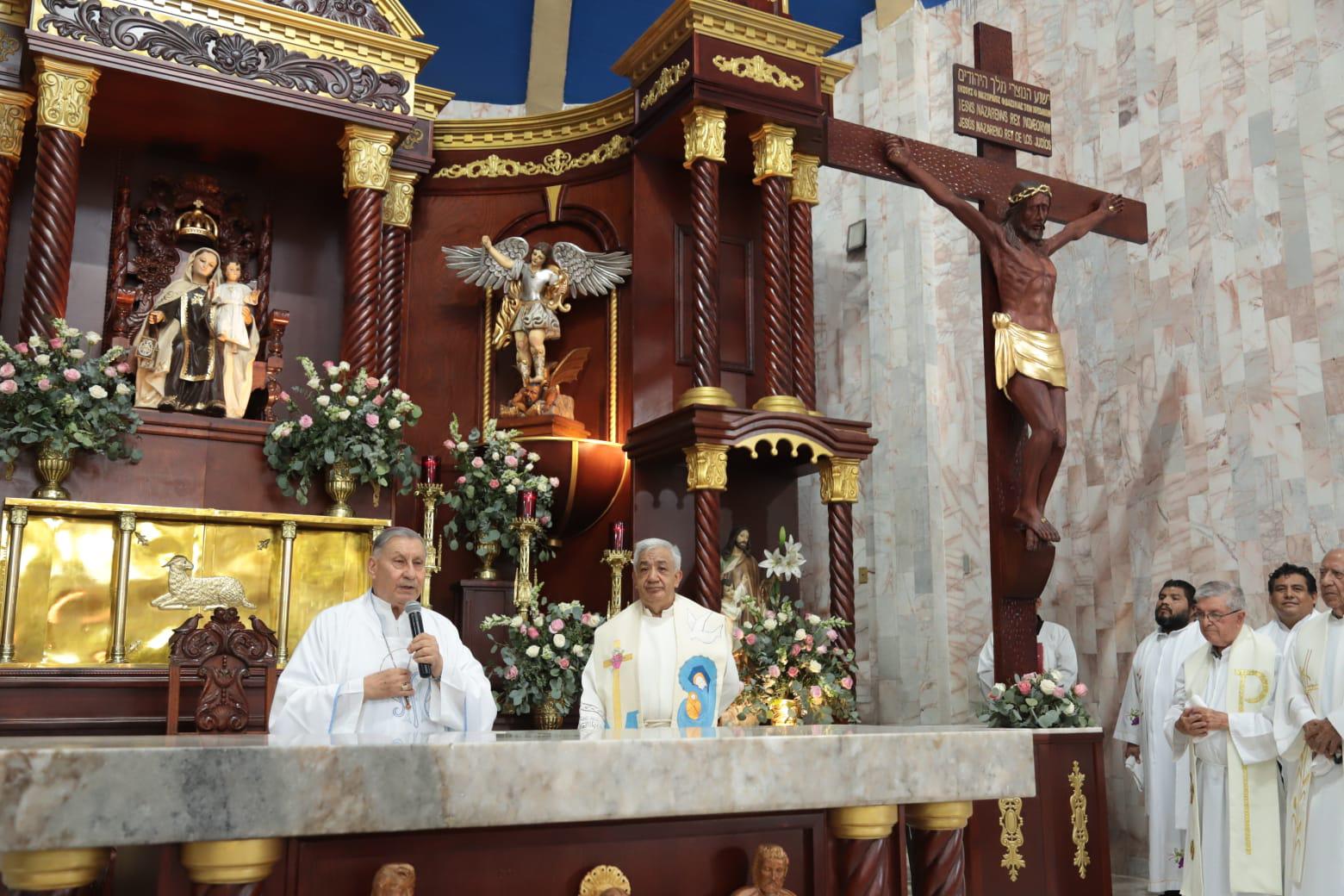 $!Obispo bendice nuevo retablo en parroquia del Carmen de la Juárez, en Mazatlán