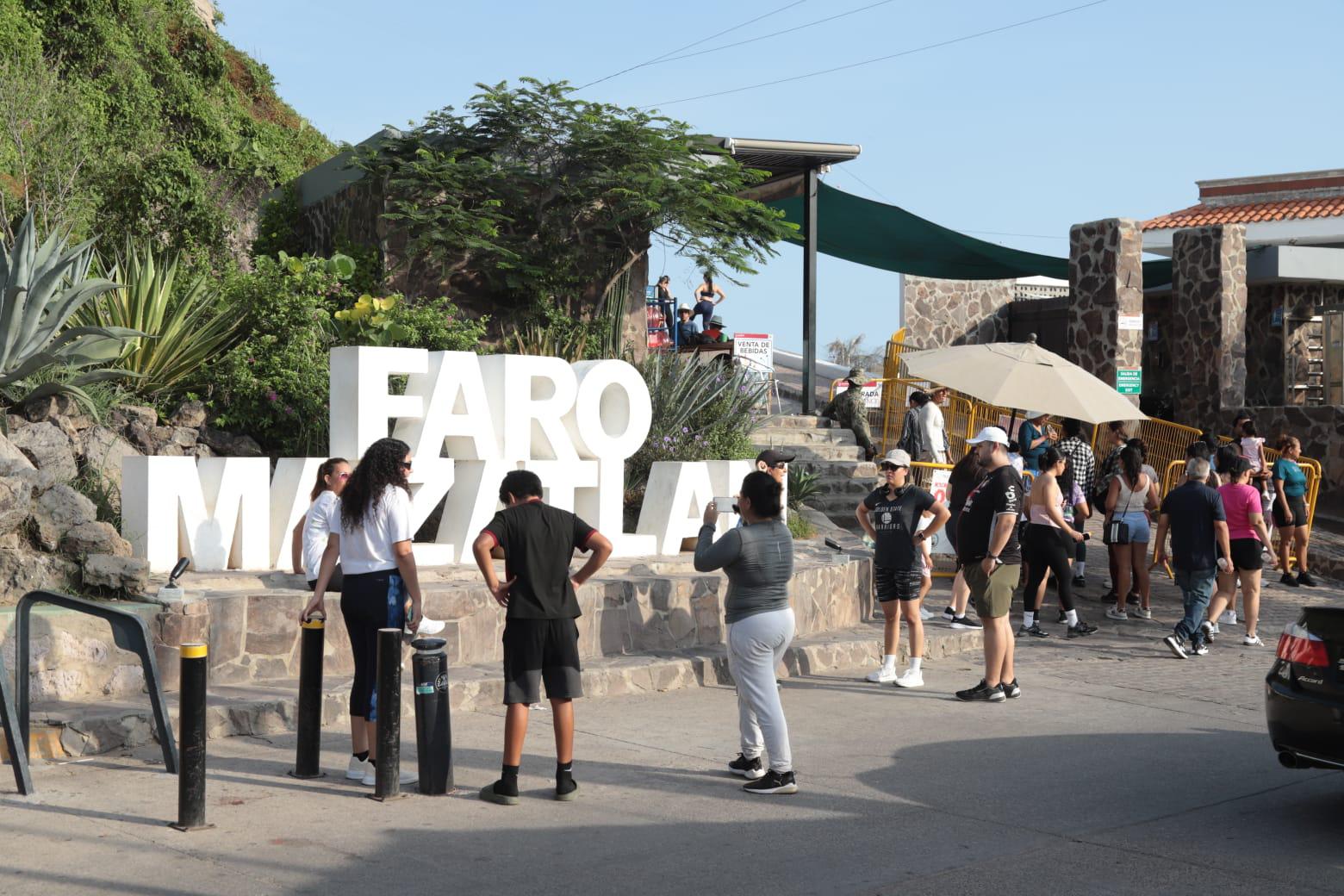 $!El Faro de Mazatlán, una parada obligada para turistas este verano
