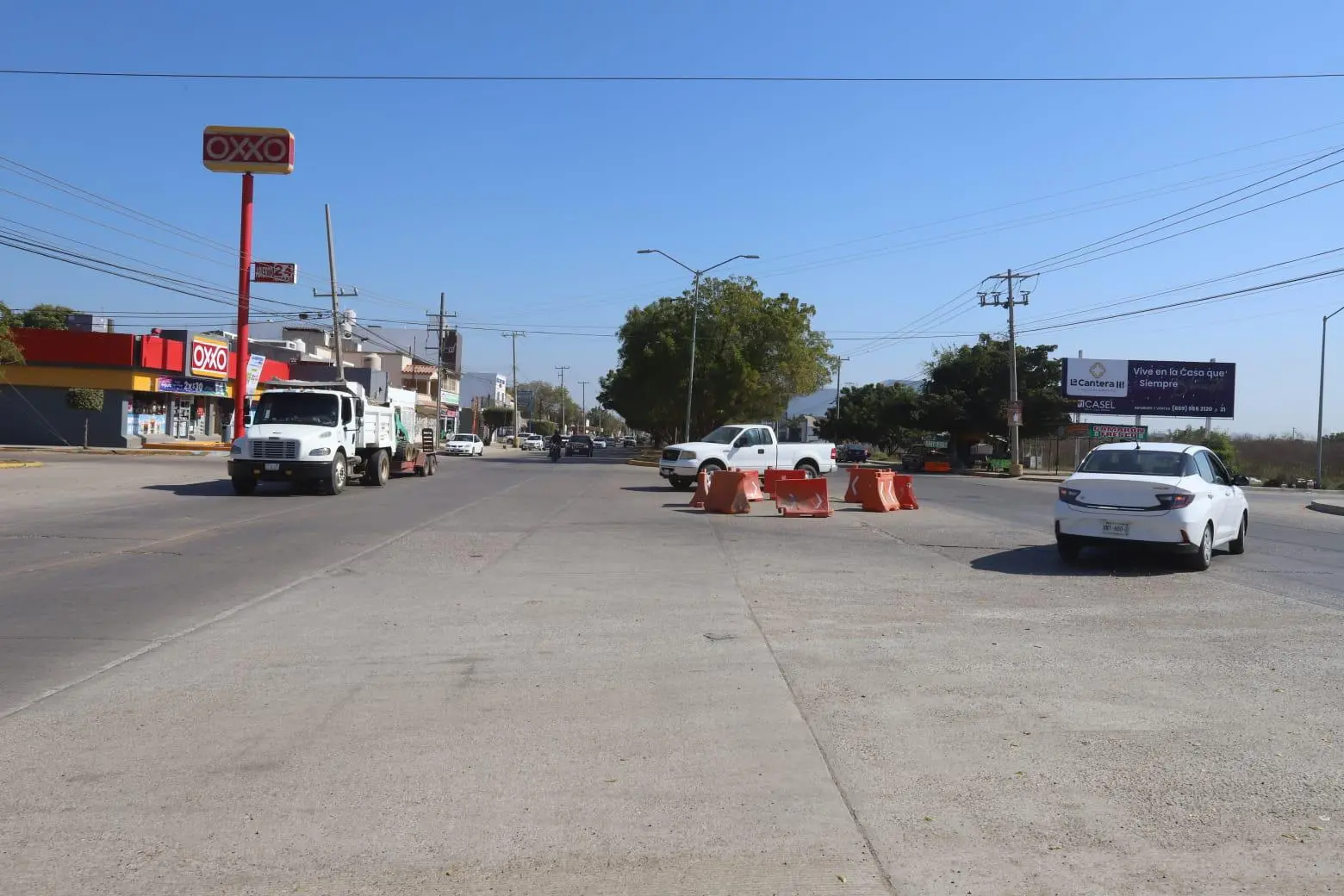 $!Denuncian vecinos peligro en cruce de avenidas Munich y De las Torres, en Mazatlán