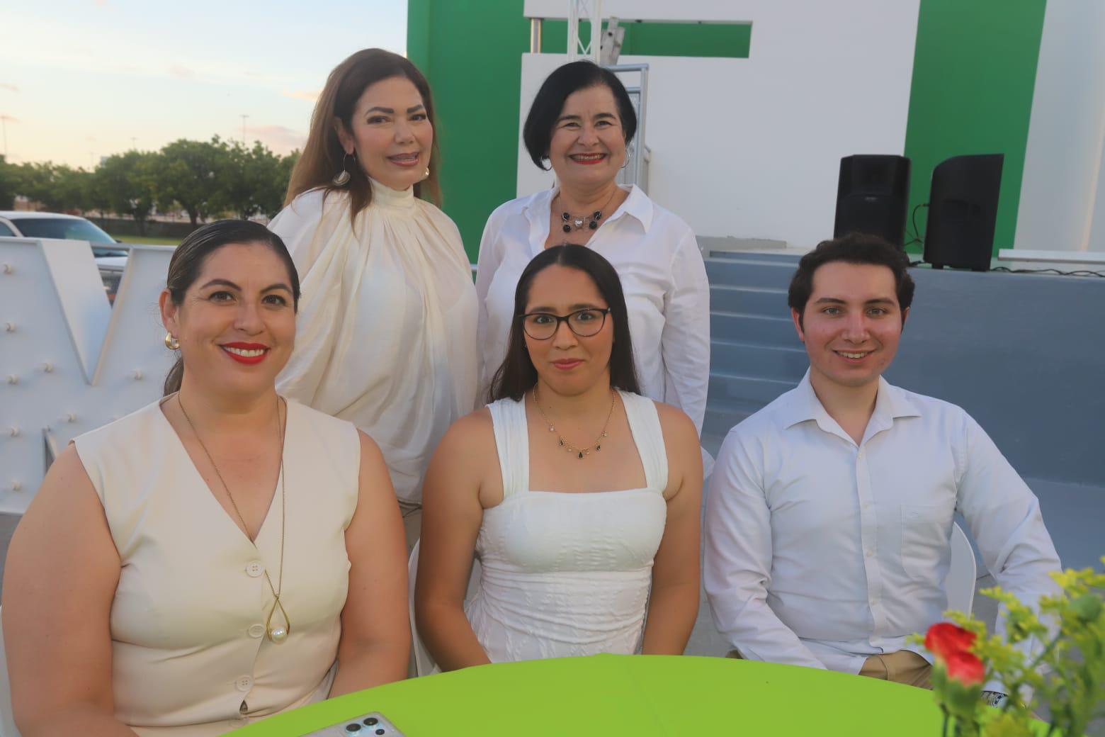 $!Elizabeth Peraza, Anabel Guzmán, Priscila Tirado, Laura Arías y Alan Arrington.