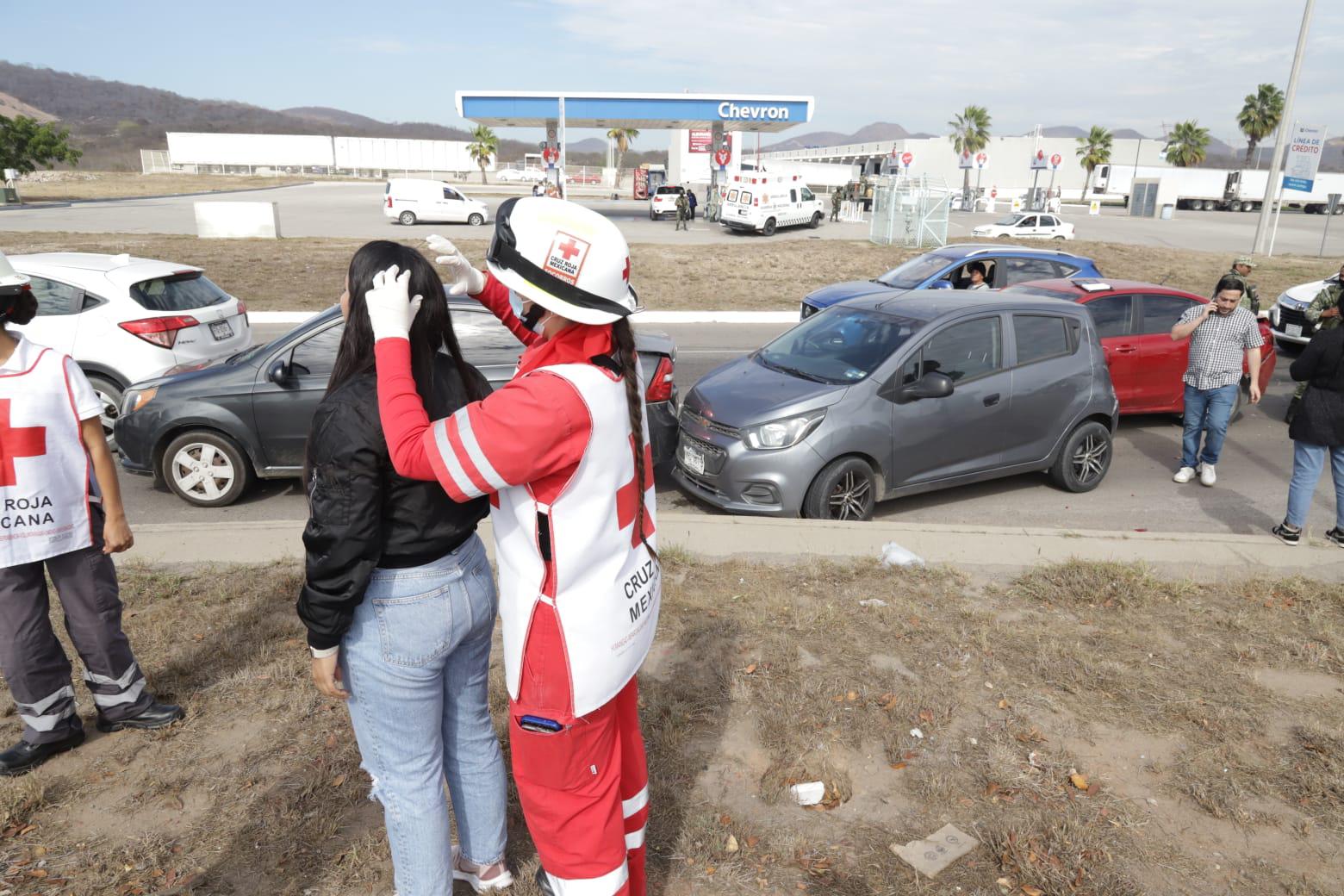 $!Se registra carambola de siete vehículos en la carretera Internacional, al sur de Mazatlán