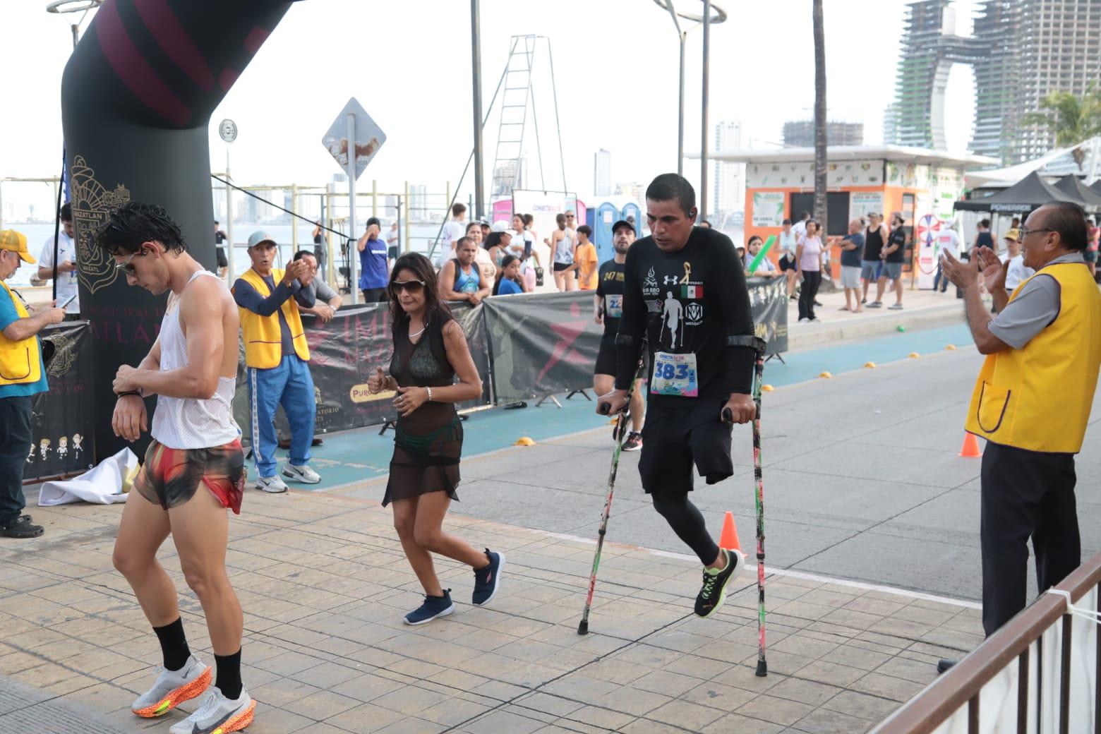$!Katia García y Valentín Rendón triunfan en la Carrera Conecta-te 2025