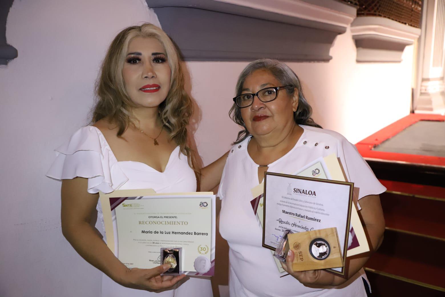 $!María de la Luz Hernández y Rosalva Hernández.