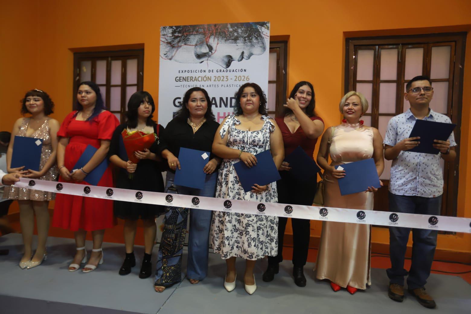 $!Alejandra Arreola, Melissa Cuevas, Diana de Jesús Verdugo, Jazmín González, Maya Mauries, Lizetht Osuna, Rosario Sánchez y Ramón Vitela Carrillo fueron los graduados.