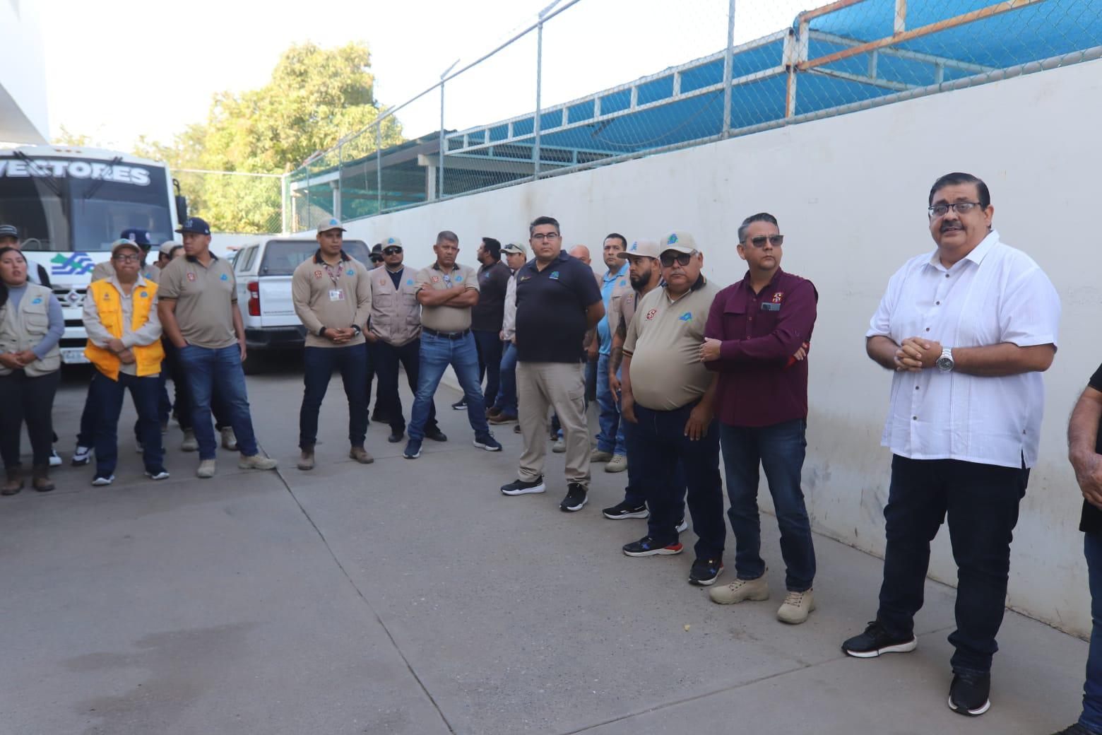 $!Seguridad y mejor sueldo reclaman fumigadores y vectores en protesta de brazos caídos en Mazatlán