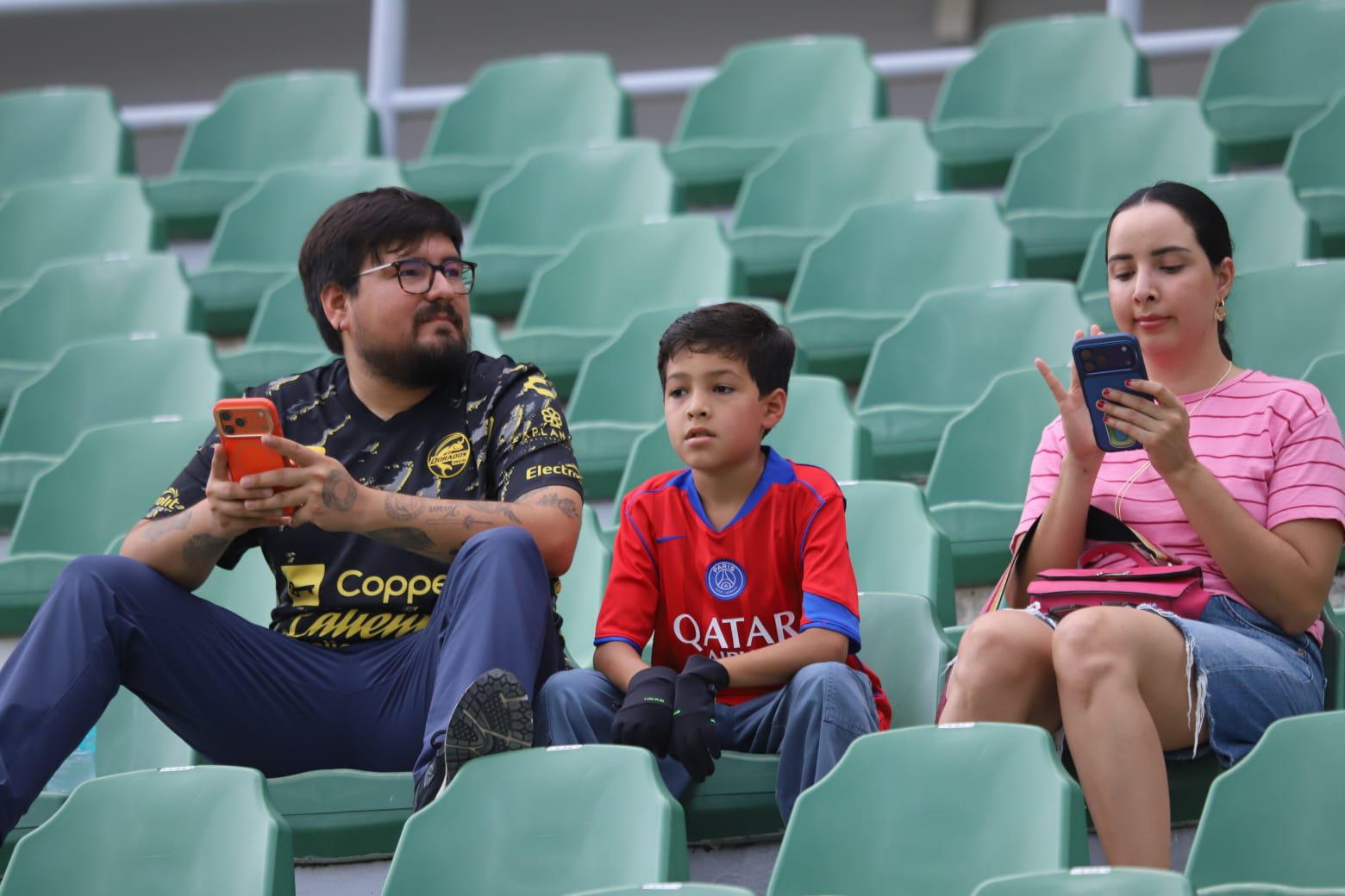 $!El debut de Dorados en Mazatlán decepciona por la escasa asistencia en El Encanto