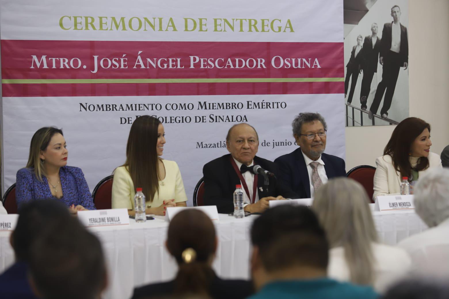 $!Reconocen trayectoria de José Ángel Pescador como Miembro Emérito por su legado educativo y servicio público
